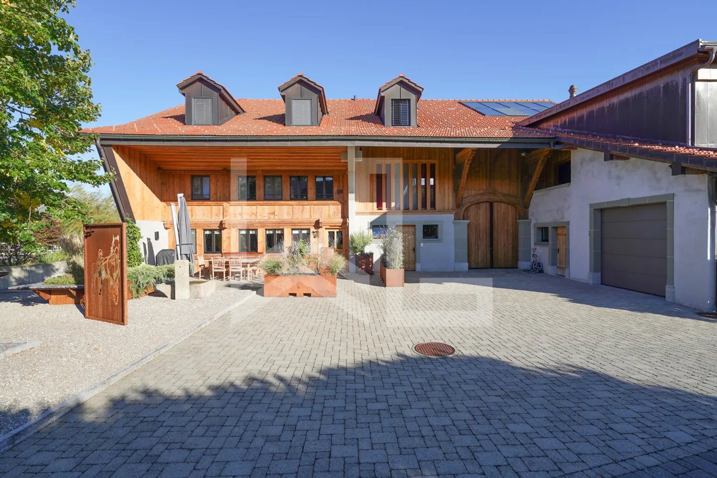 Magnificent equestrian property consisting of 3 dwellings - Photo 3 of 13