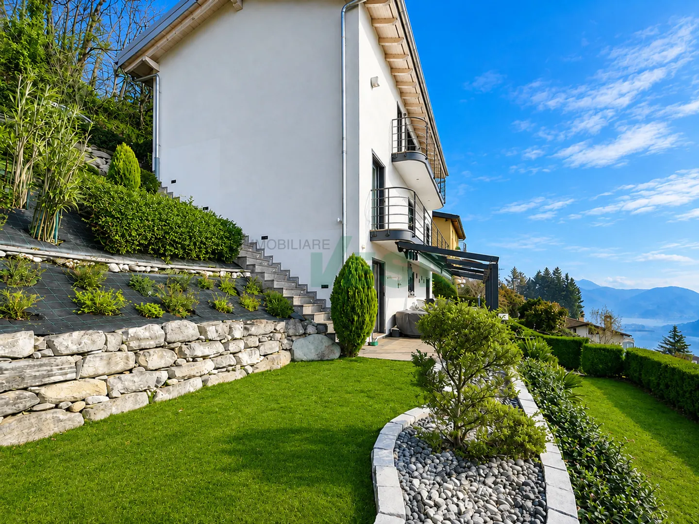 Villa moderne et lumineuse mono-bifamiliaire avec une vue dégagée splendide - Photo 7 sur 13