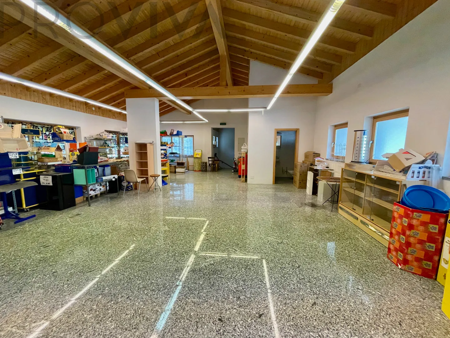 Gewerbe- und Wohnhaus - Foto 6 von 11