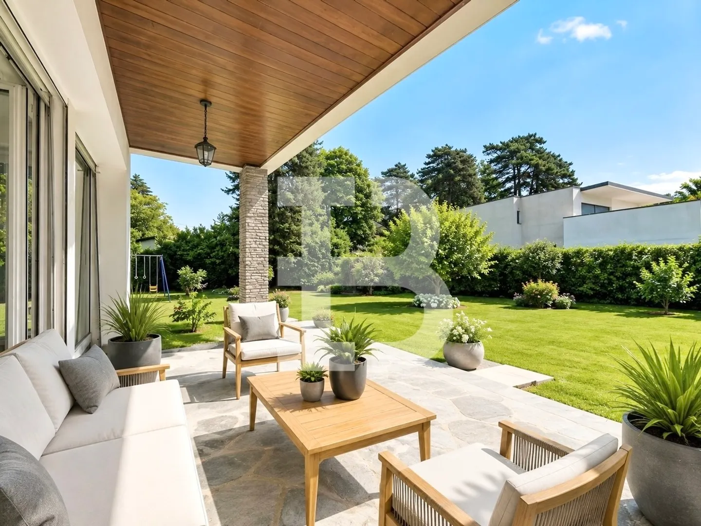 Magnificent individual villa with large garden - Photo 1 of 11