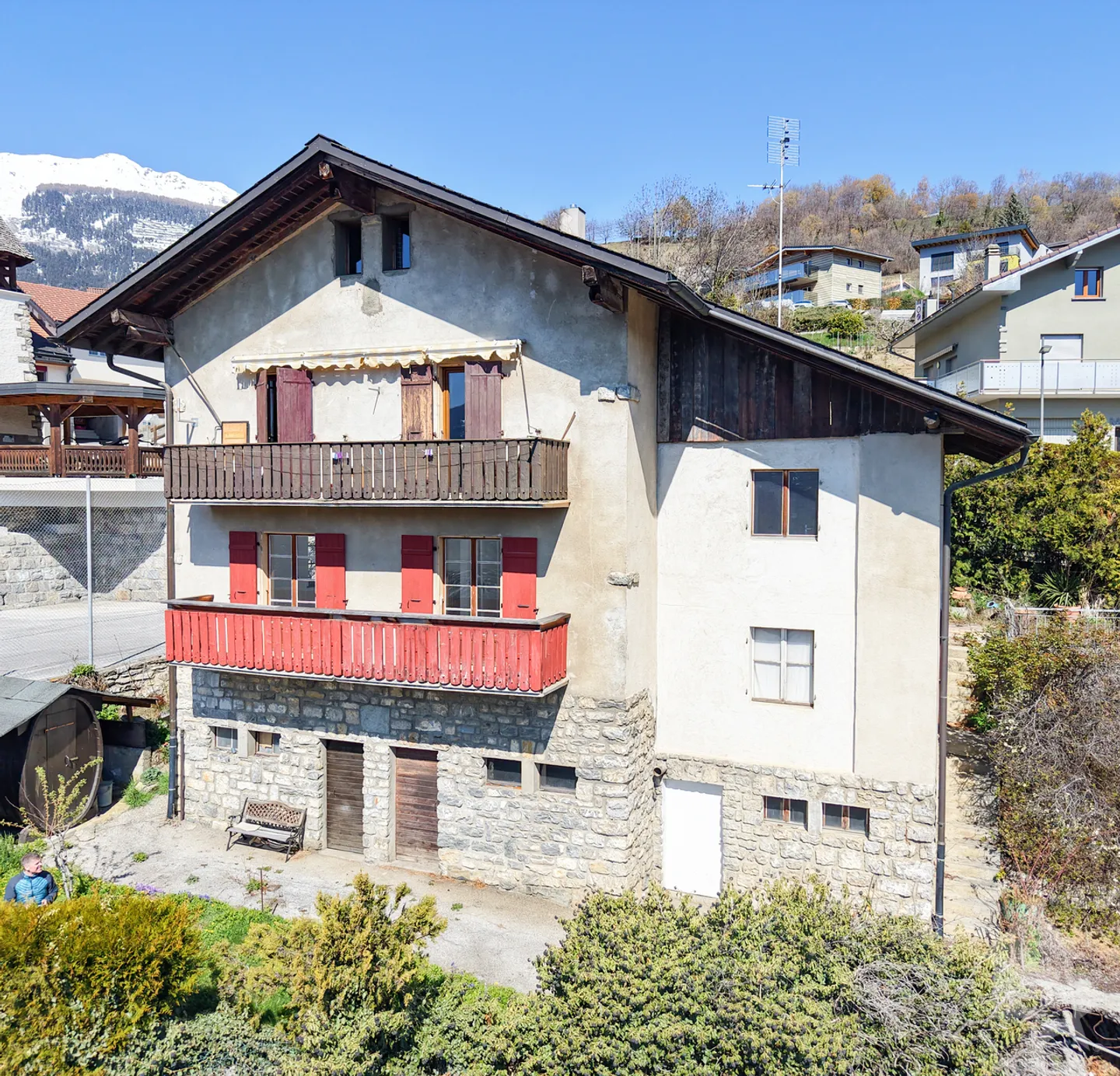Appartamento di 5.5 locali + fienile/garage, splendida vista, tranquillo, soleggiato - Foto 3 di 13