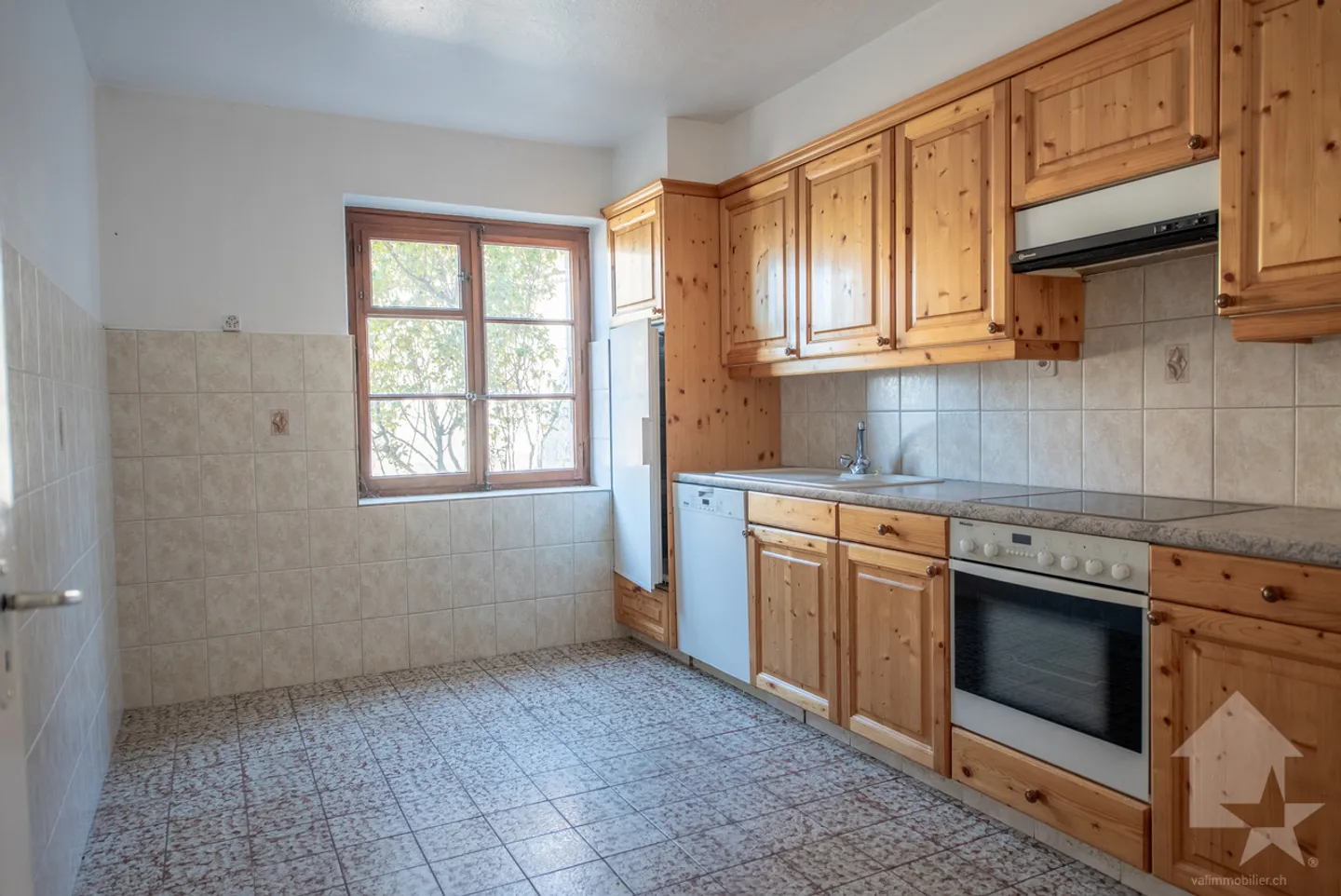 Appartamento di 5.5 locali + fienile/garage, splendida vista, tranquillo, soleggiato - Foto 7 di 13
