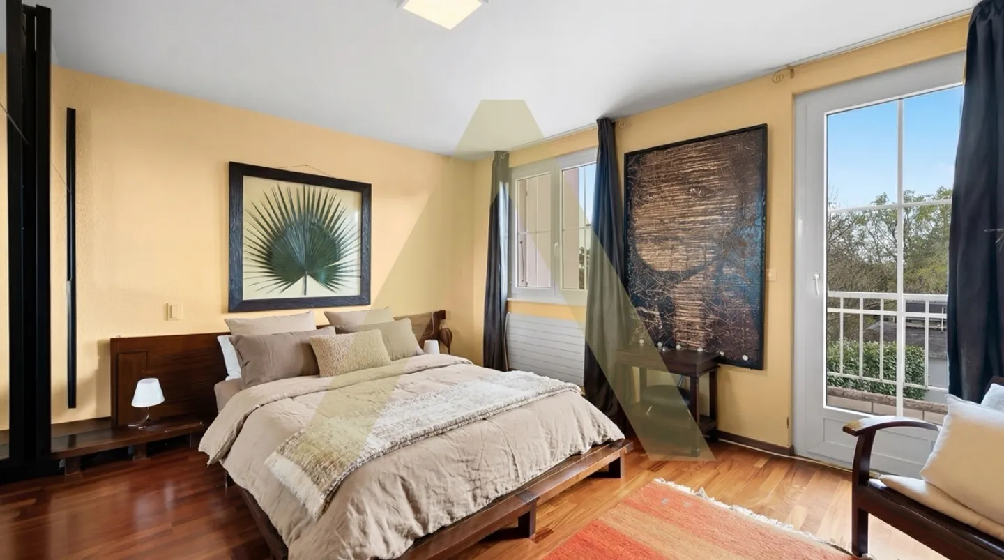 Una villa dai volumi eccezionali, a due passi dalla spiaggia - Foto 8 di 11