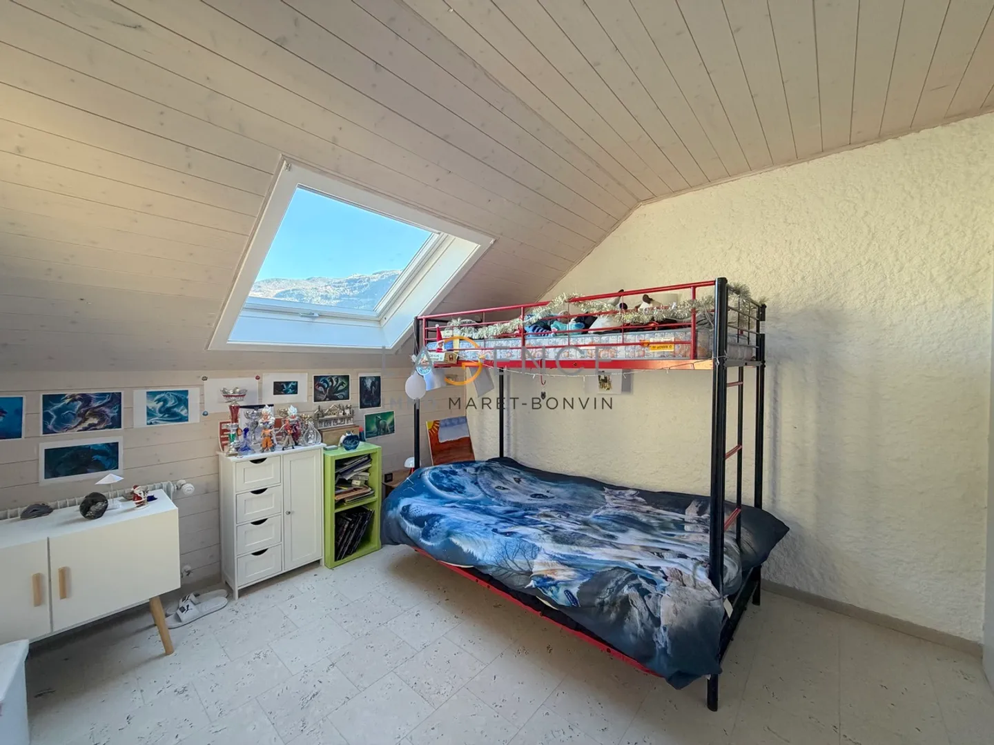 HIGH-STANDING VILLA WITH POOL - Photo 10 of 13