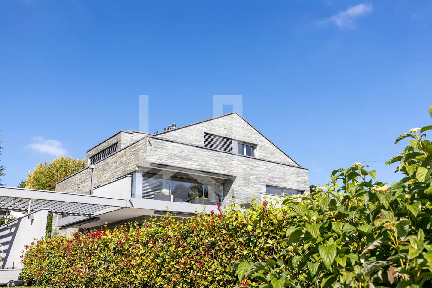 Superb duplex just steps from the center and the lake - Photo 2 of 3