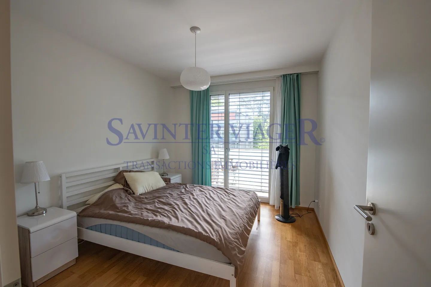 Carouge - Elegante 3-Zimmer-Wohnung mit großem Balkon und unverbautem Blick - Foto 10 von 13