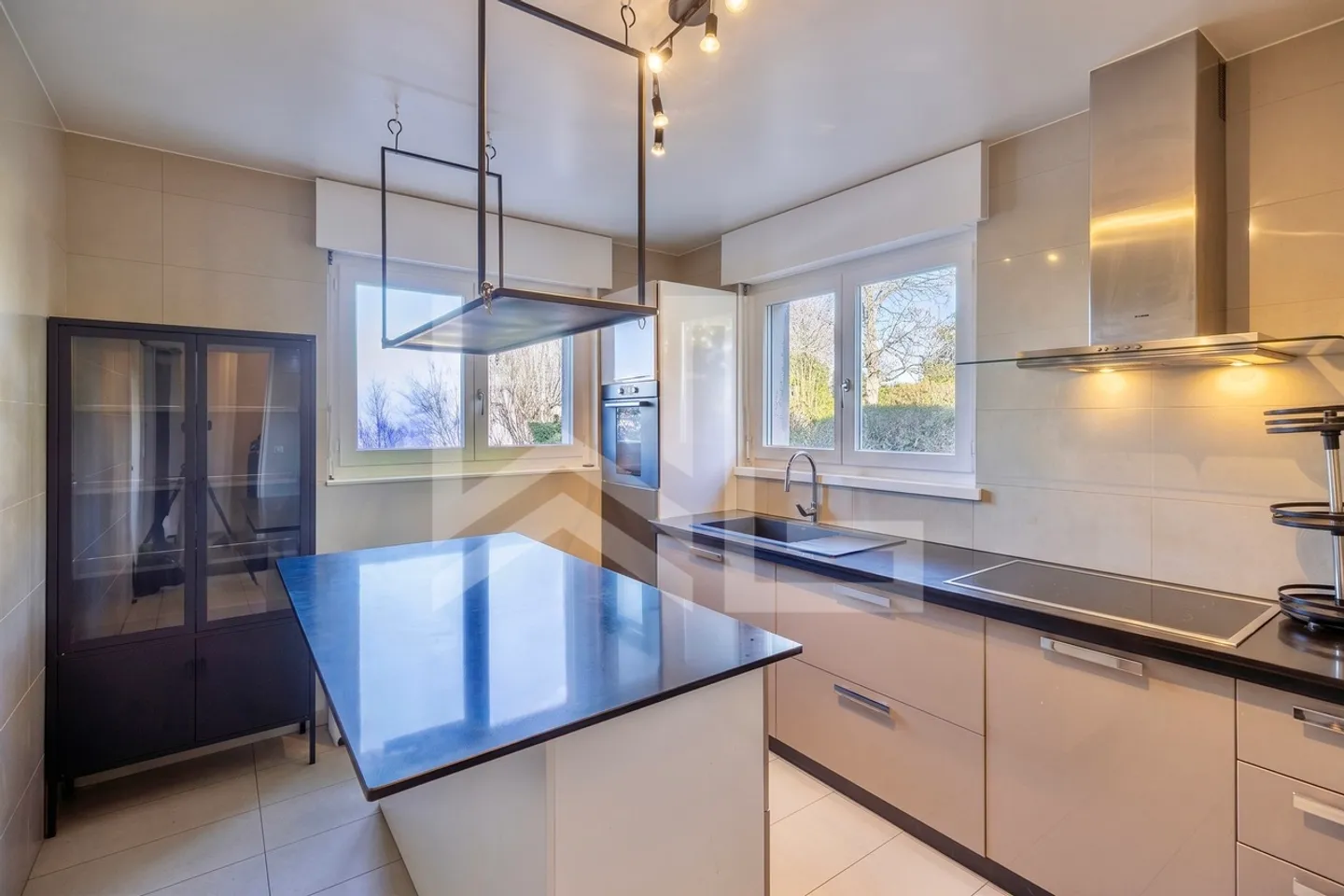 Villa familiale à Corsier : luminosité, espace et bien-être - Foto 4 von 9