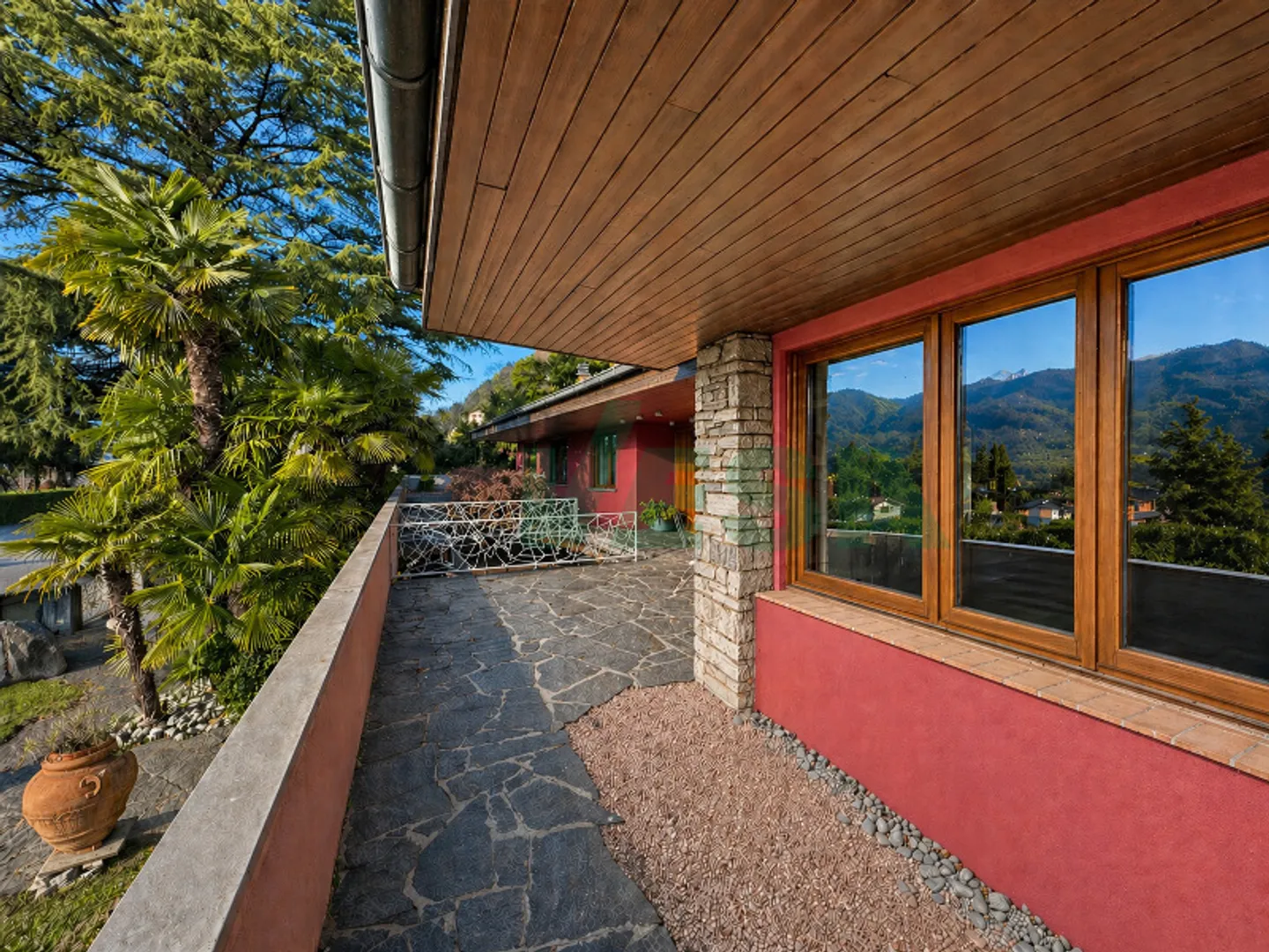 Villa confortable de plain-pied avec un grand beau jardin et une piscine - Photo 11 sur 13