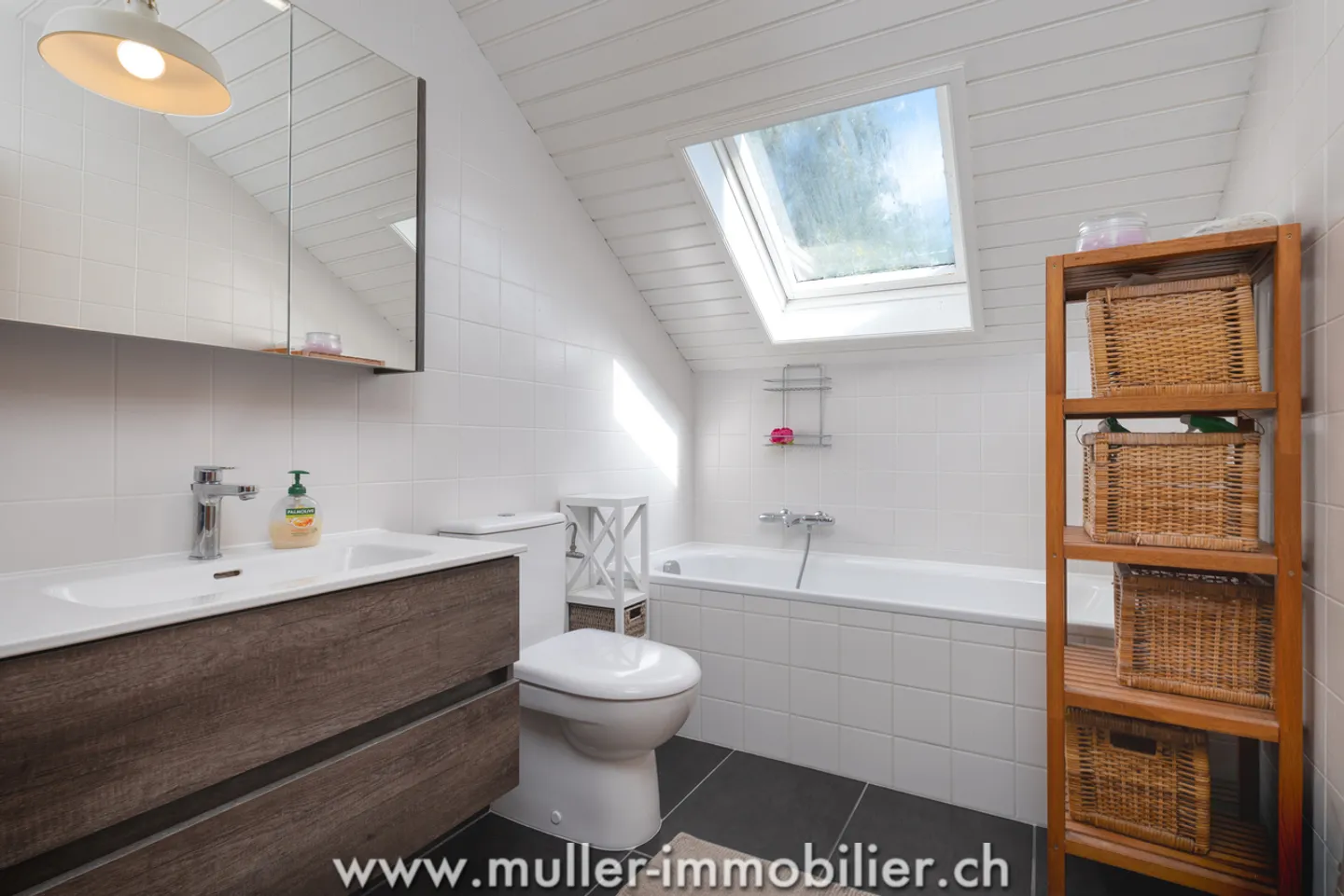 Spacious 7.5-room house with pool and garden in Chavornay - Photo 12 of 13