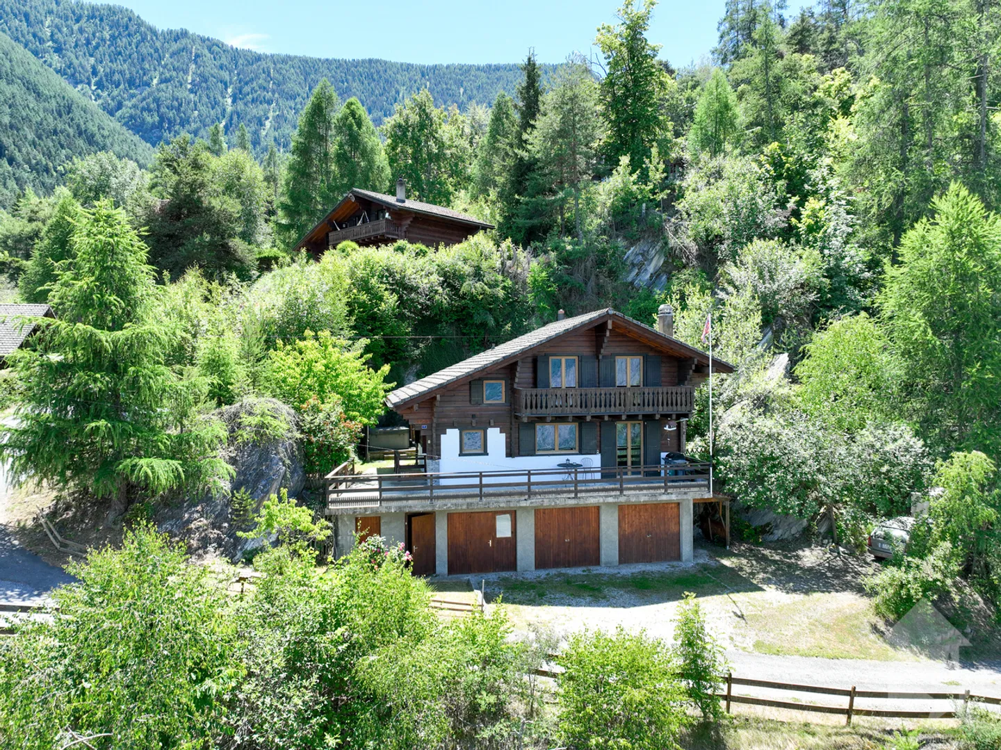Magnifique chalet de caractère situé dans les mayens de Saxon - Photo 1 of 13