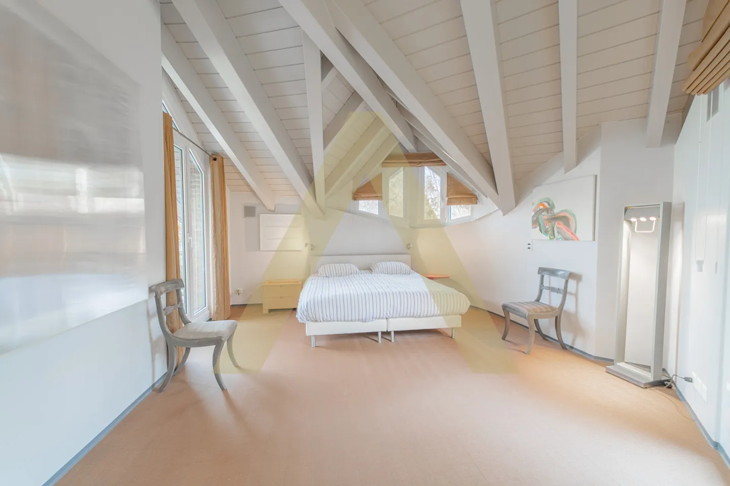 Ungewöhnliches Architektenobjekt mit großen Volumen - Foto 13 von 13
