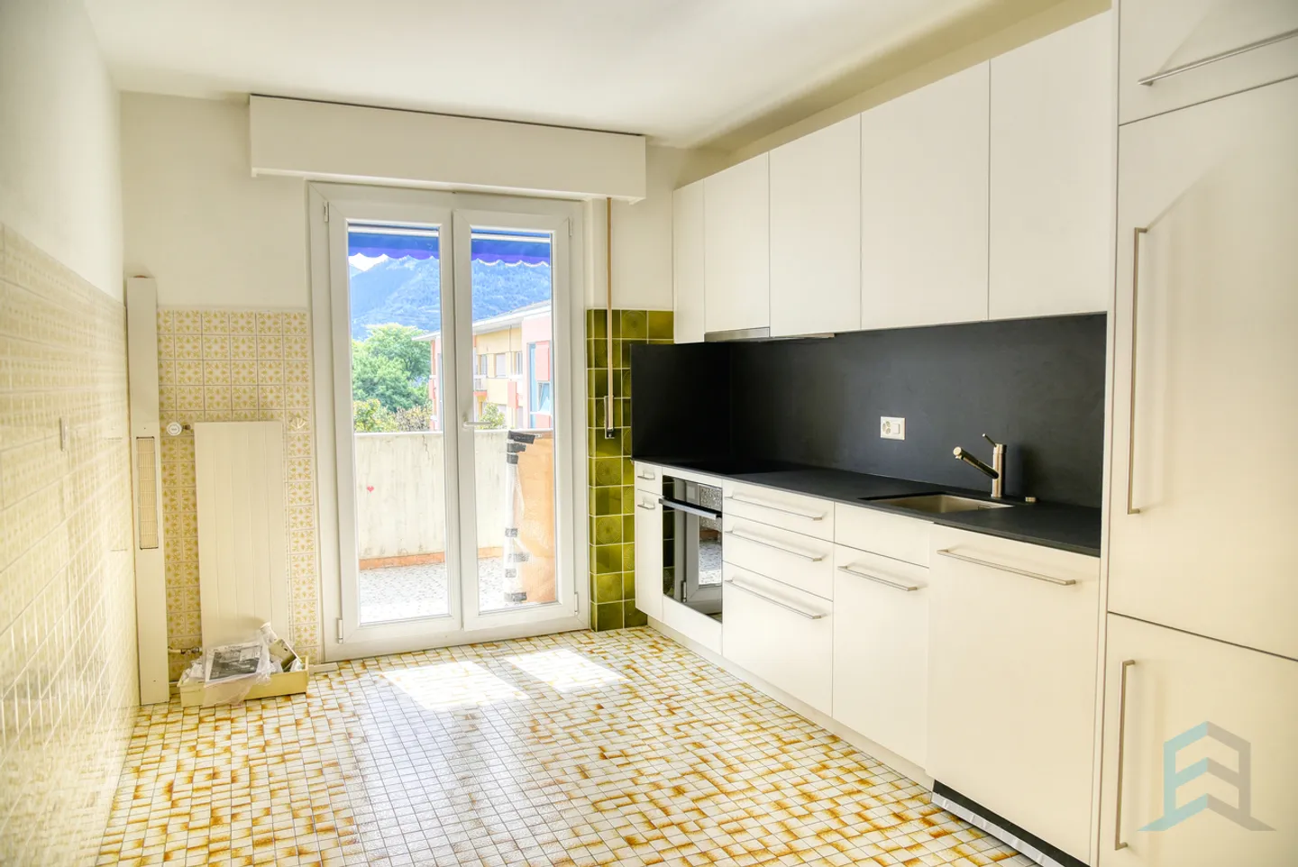 For Rent Spacious renovated 4 ½ room apartment with large balcony - Photo 3 of 13