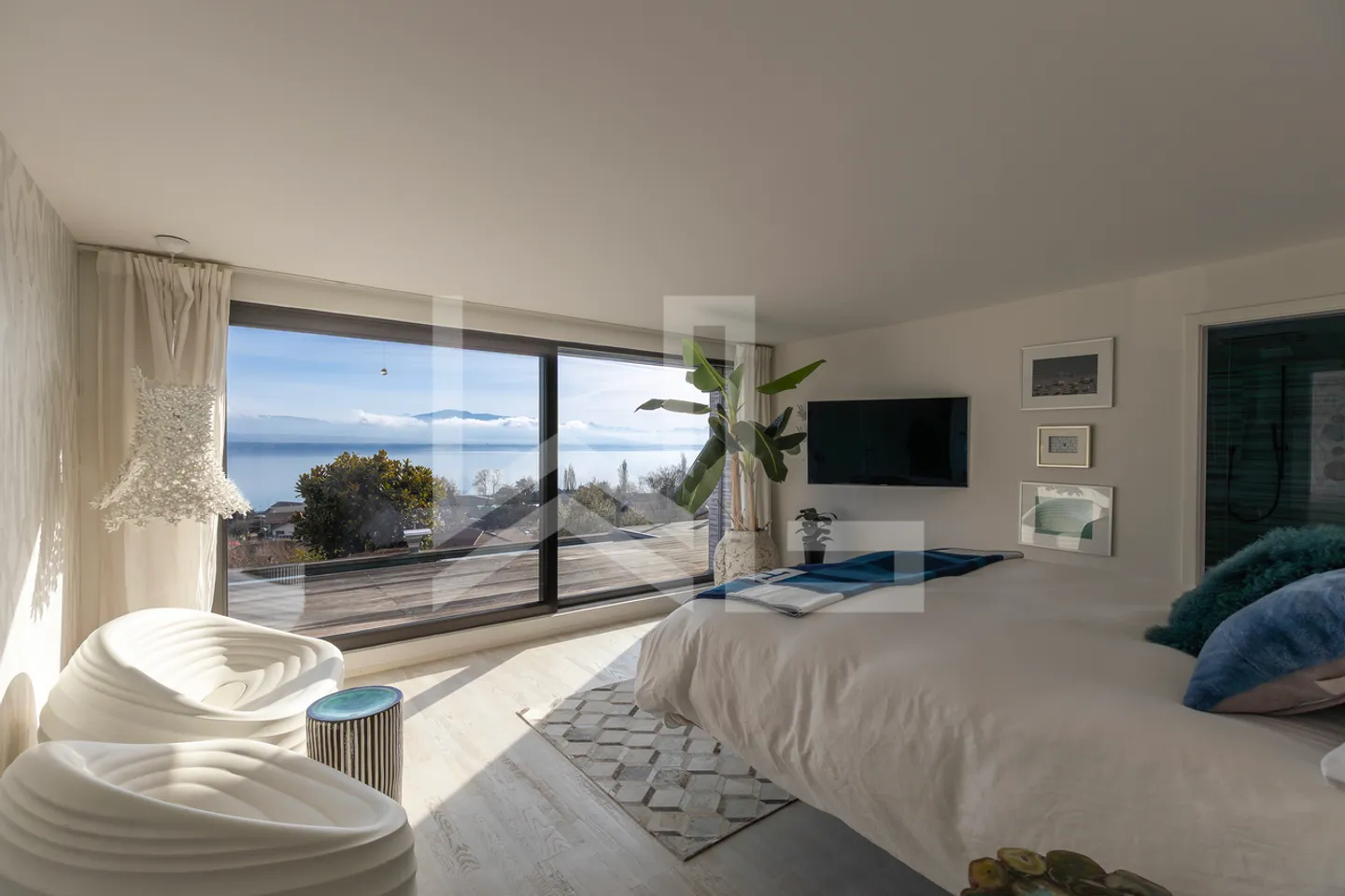 Exceptional Contemporary Property - Panoramic Lake View - Photo 6 of 7