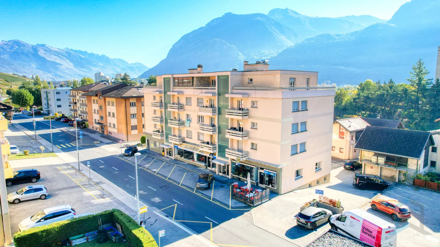 EXCLUSIVE Magnificent 218m² restaurant in the center of the village - Photo 4 of 5