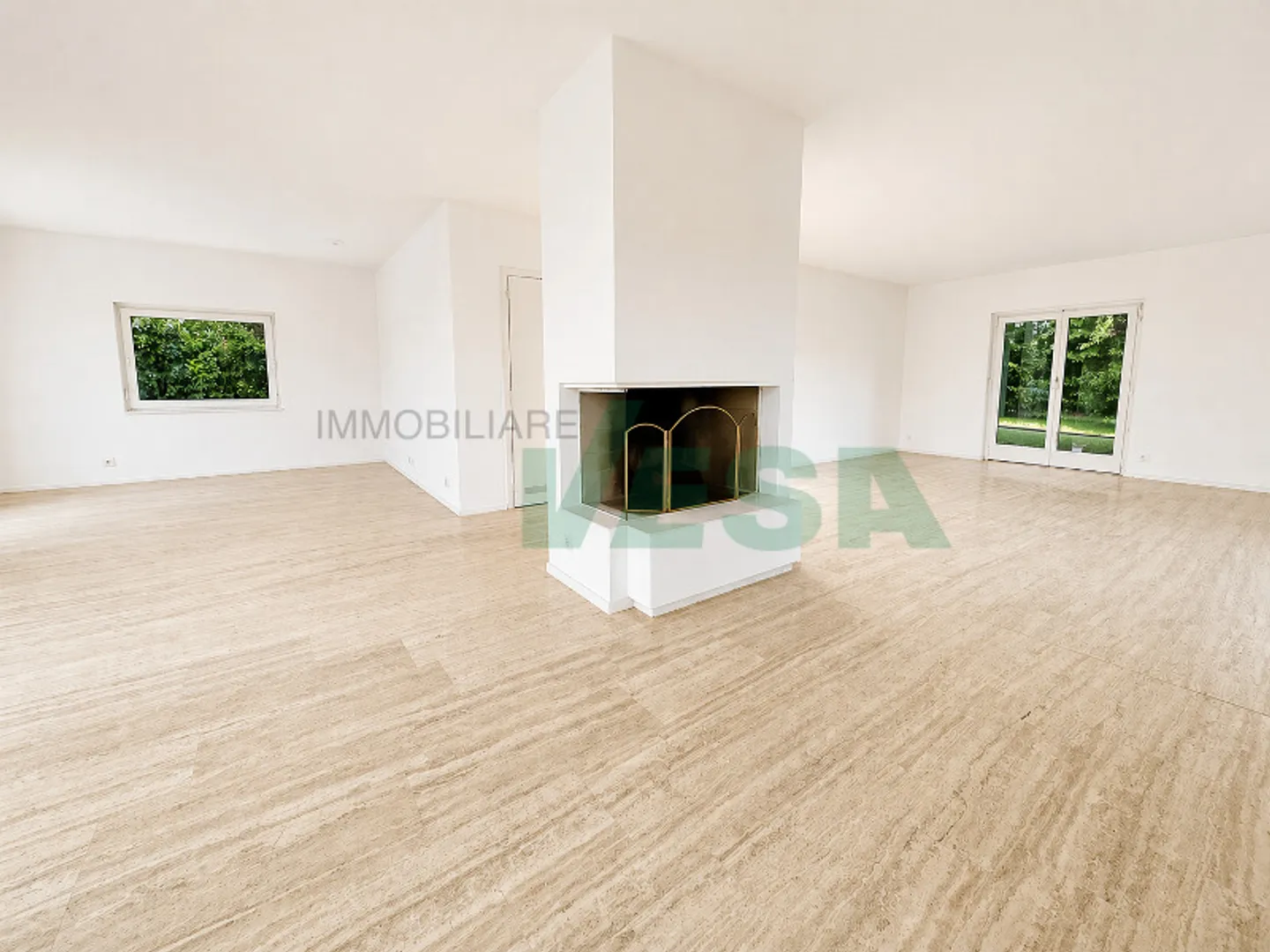Elegante 5,5-Zimmer-Wohnung mit schöner Aussicht und privatem Garten - Foto 3 von 13