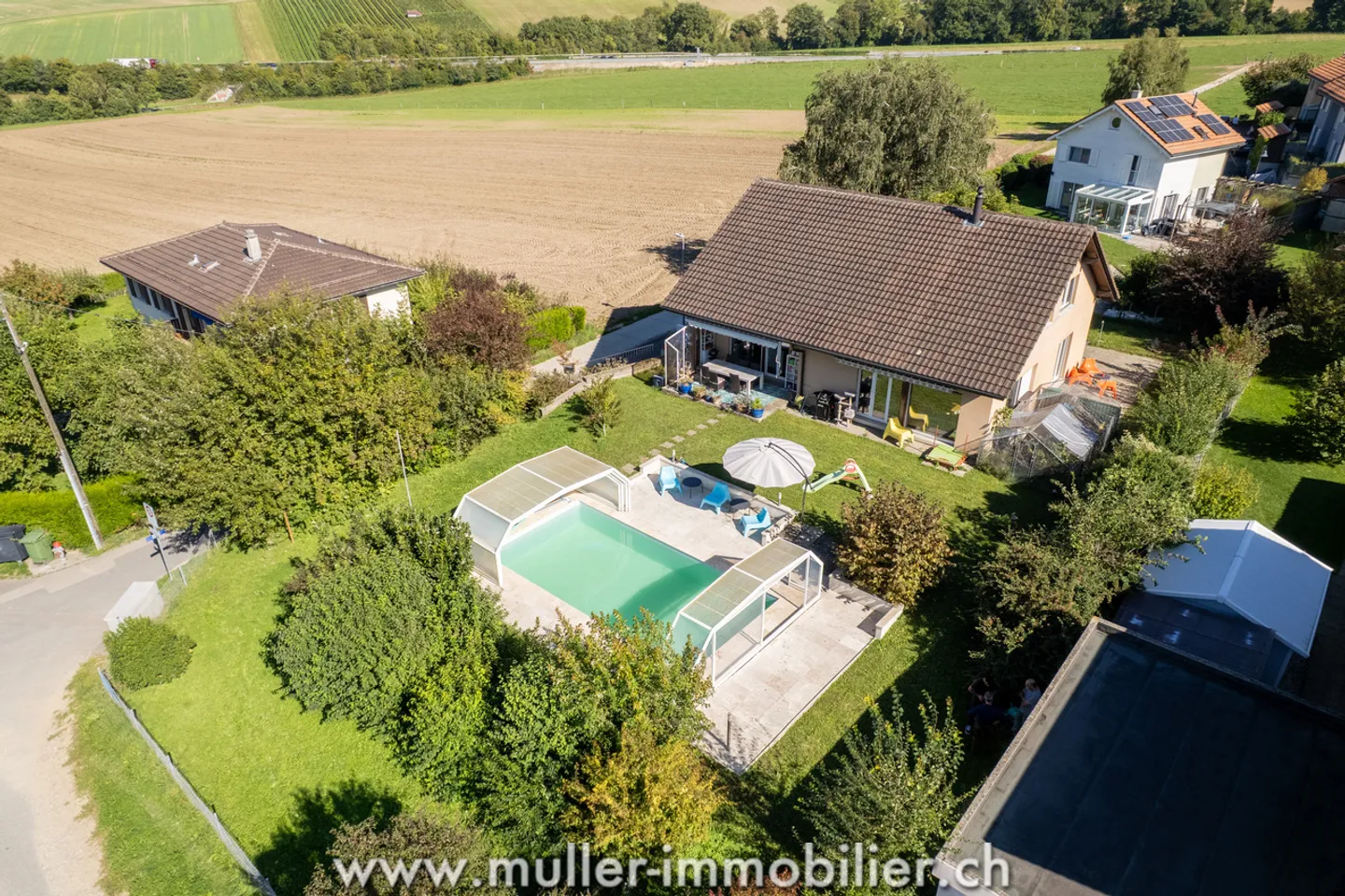 Spacious 7.5-room house with pool and garden in Chavornay - Photo 1 of 13