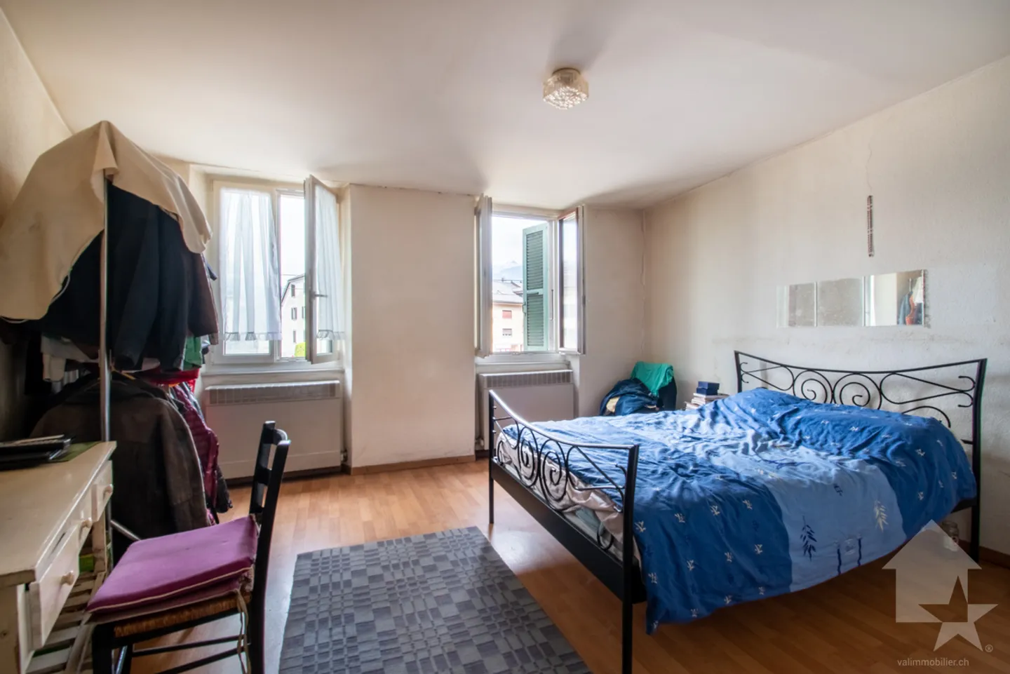 Collombey, small renovated building with a 4.5% yield - Photo 1 of 9