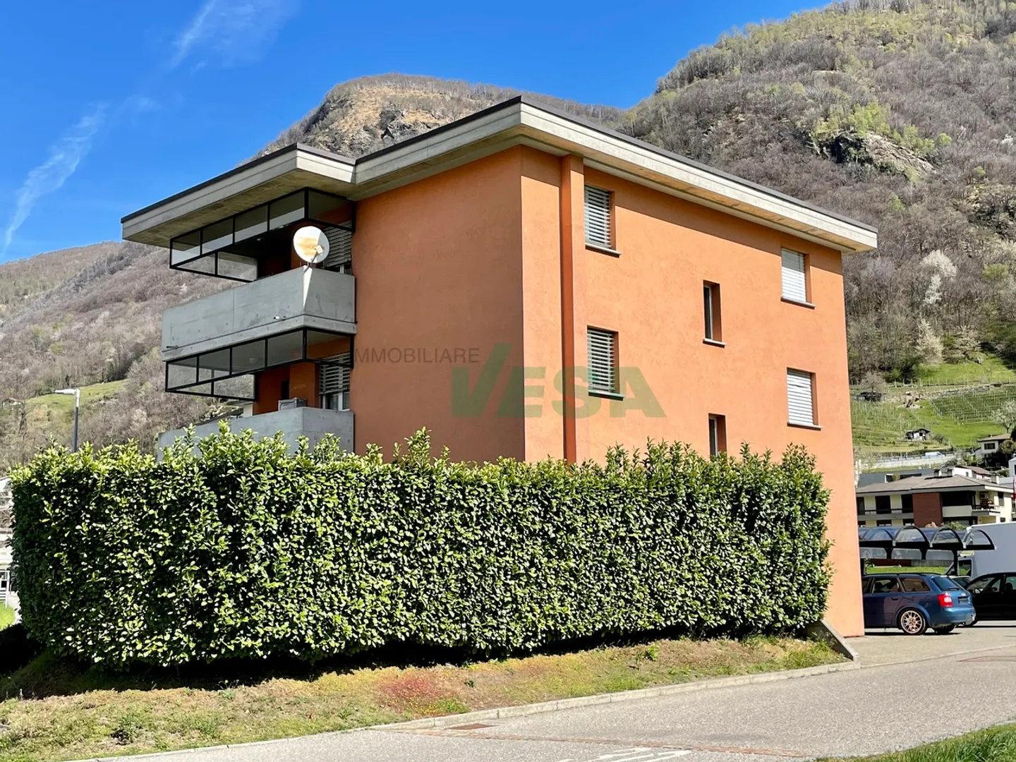 Small and well-maintained residential building with only 3 apartments - Photo 1 of 5