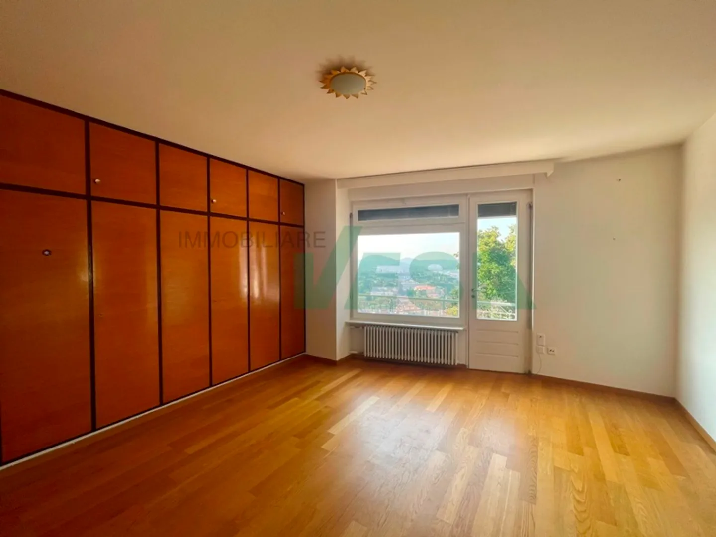 Spaziosa casa con 3 appartamenti (unibili) e con una magnifica vista - Foto 8 von 13