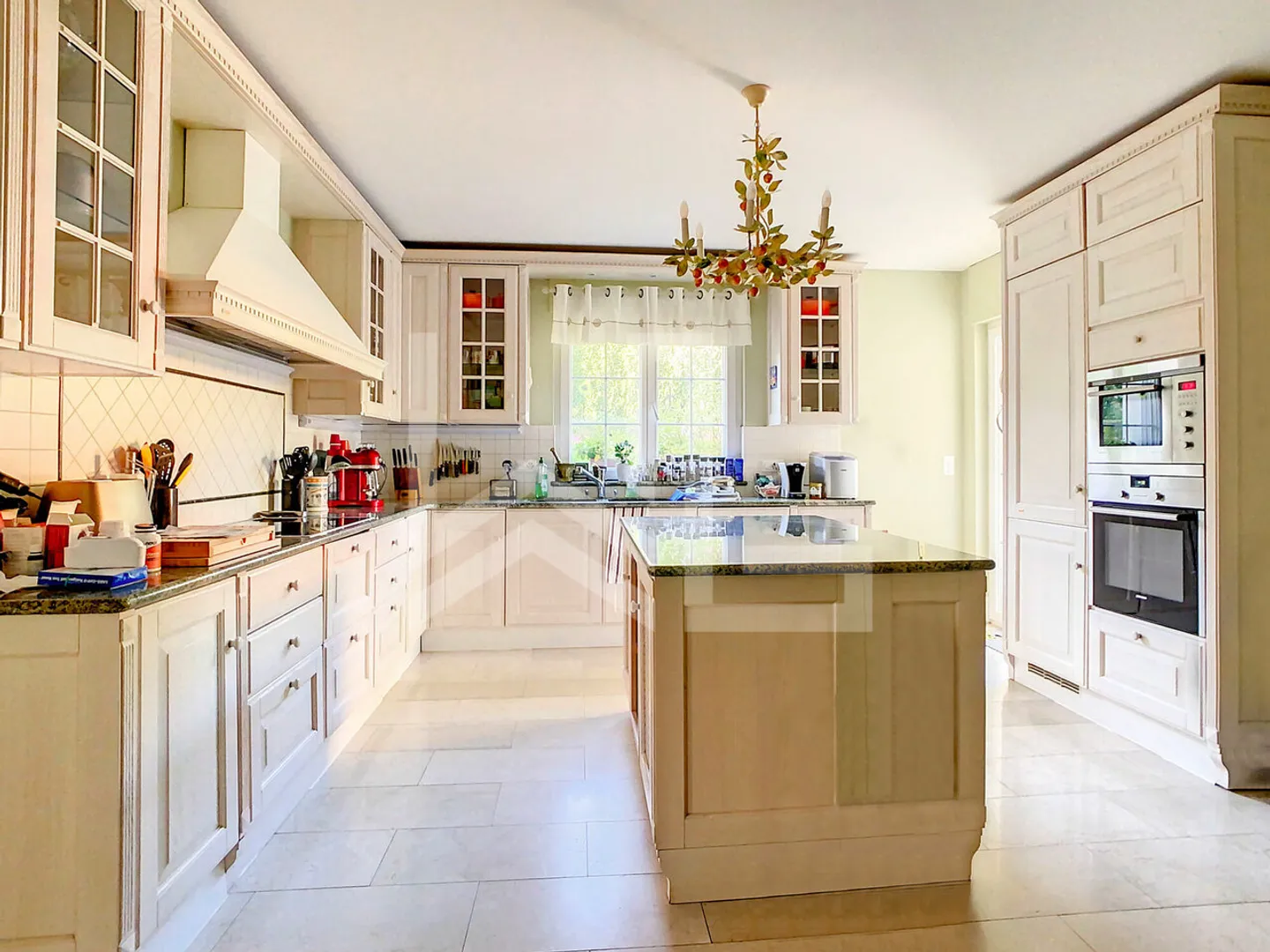 7 Bedrooms. Light. View. - Photo 8 of 13