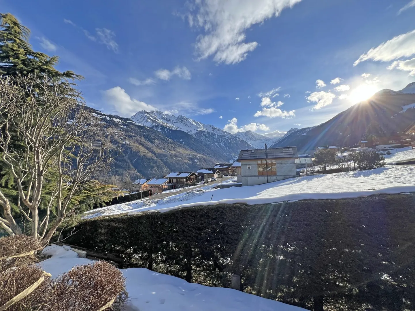Rara proprietà alpina con terreno edificabile e vista su Verbier - Foto 2 di 13