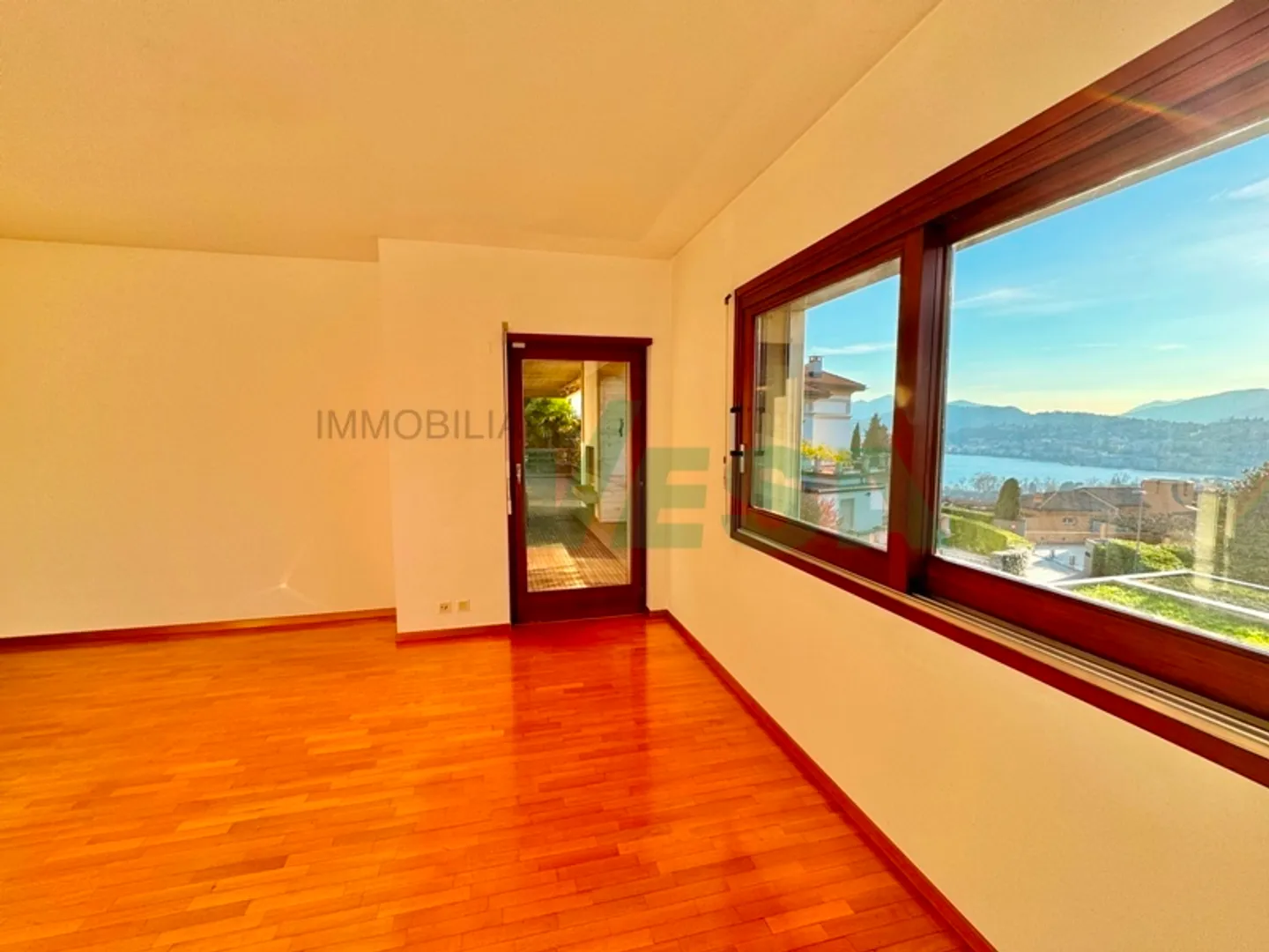 Appartement Élégant avec Vue sur le Lac - Photo 7 sur 13