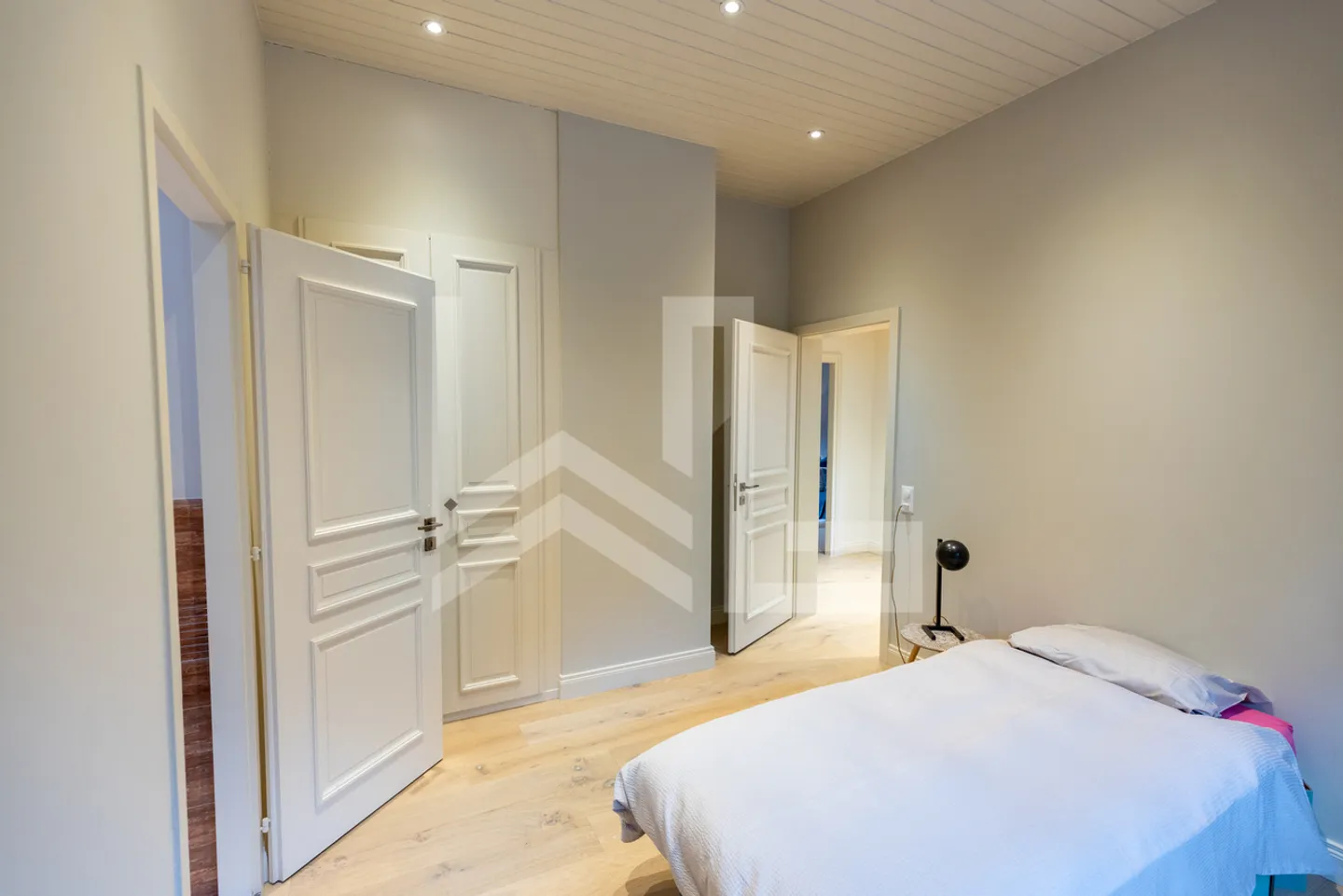 Large quiet property - Discreet and 4000m2 park - Photo 10 of 13