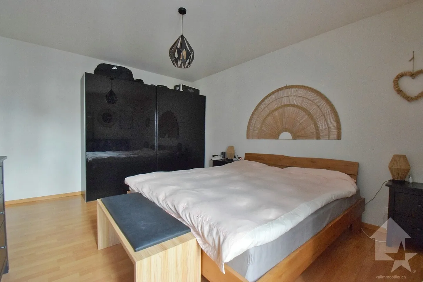 Beautiful 5.5 room apartment, spacious, renovated and including 2 indoor parking spaces! - Photo 11 of 13