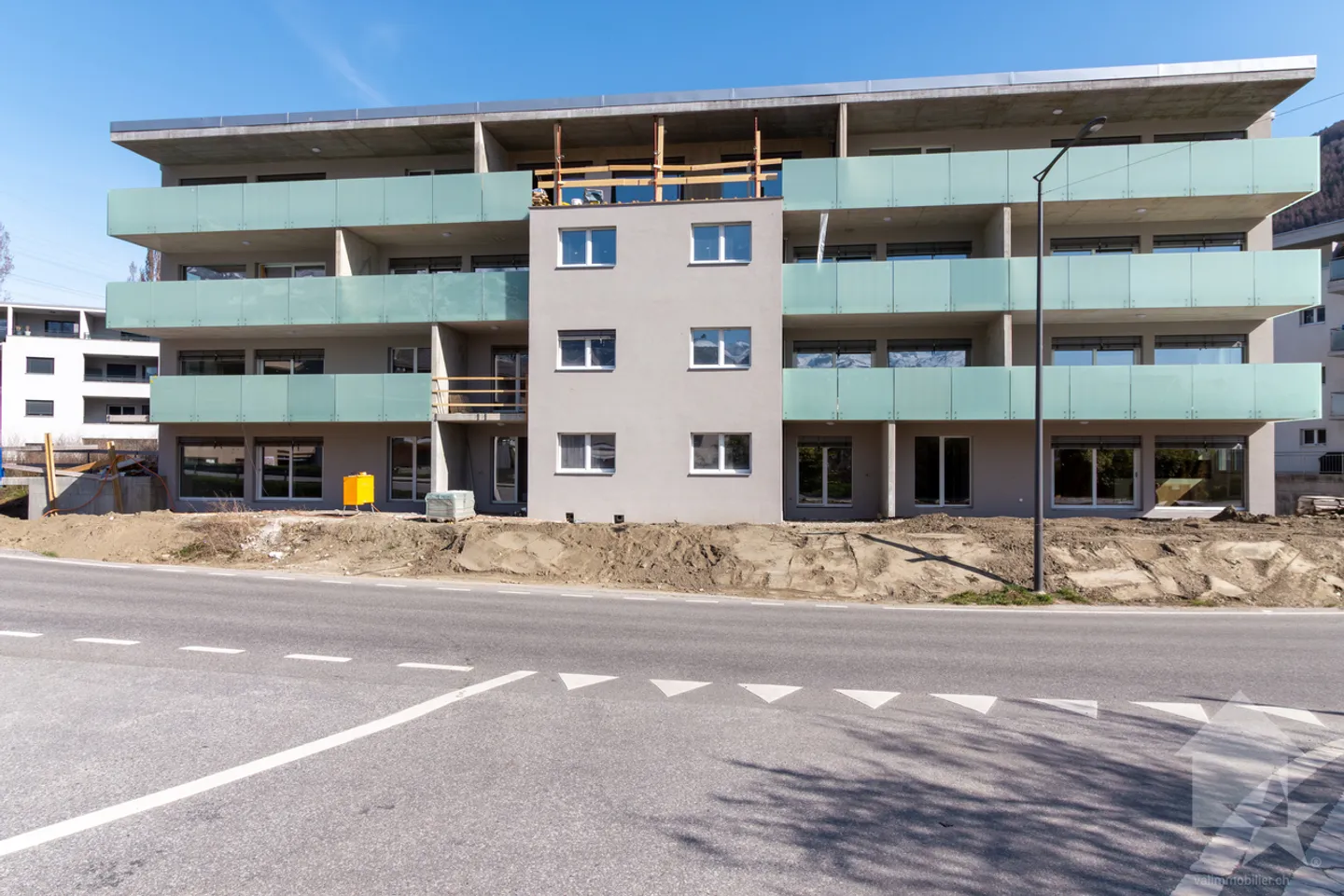 Dachgeschosswohnung 4,5 Zimmer nach Westen mit freiem Blick auf die Alpen - Foto 1 von 12
