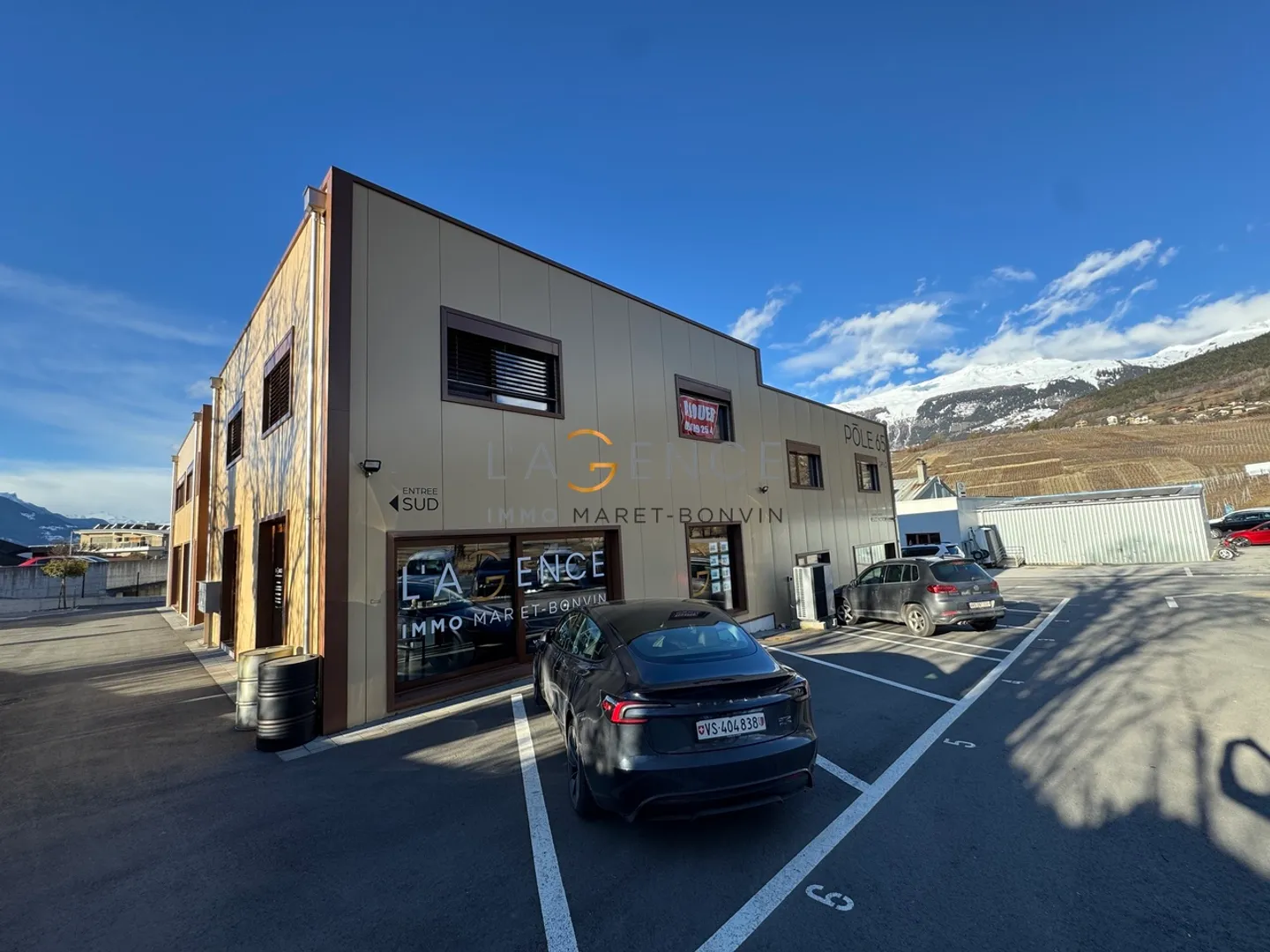 Commercial space of 50 m² ideally located in Savièse - Photo 2 of 2