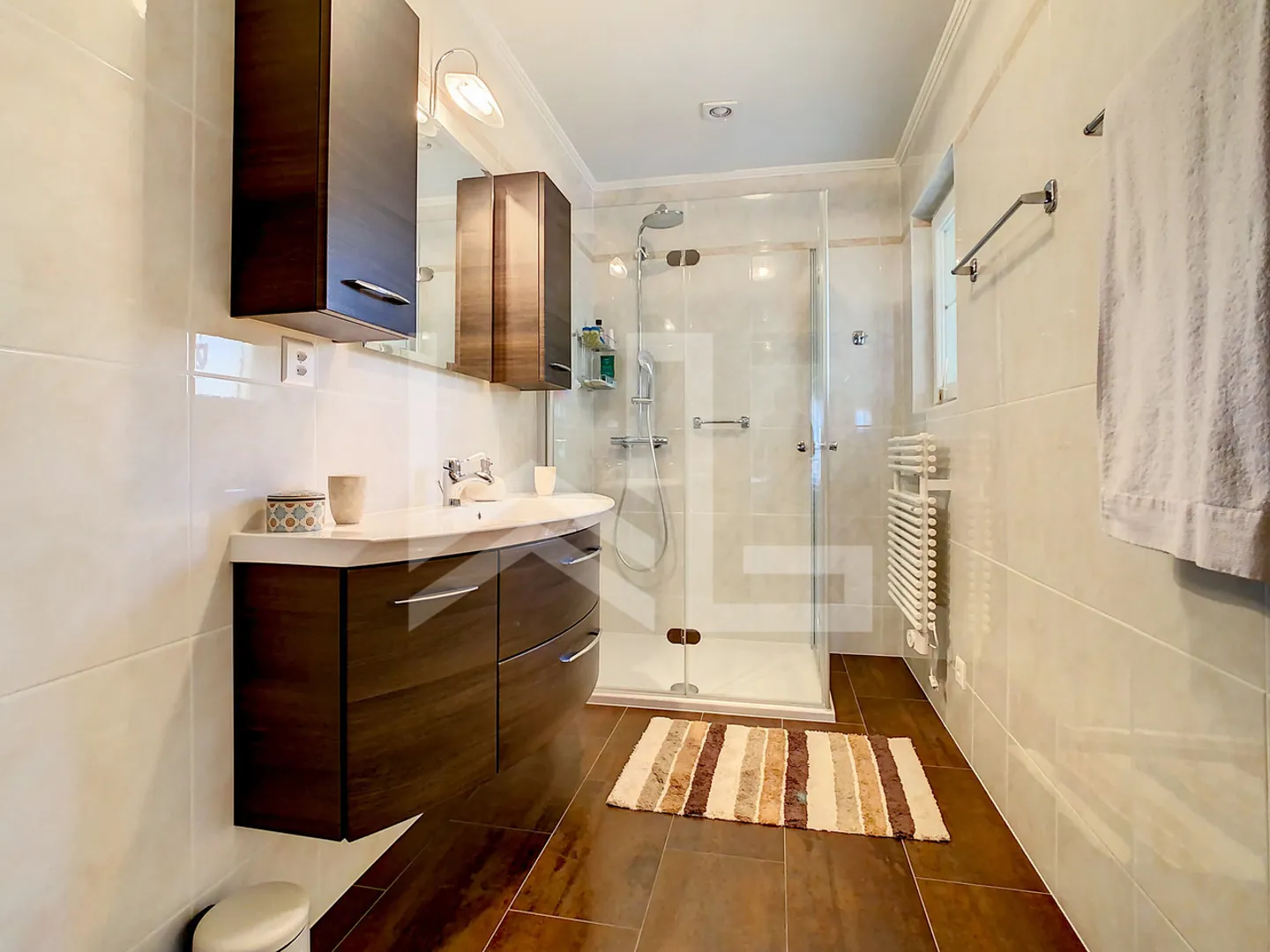 7 Bedrooms. Light. View. - Photo 12 of 13