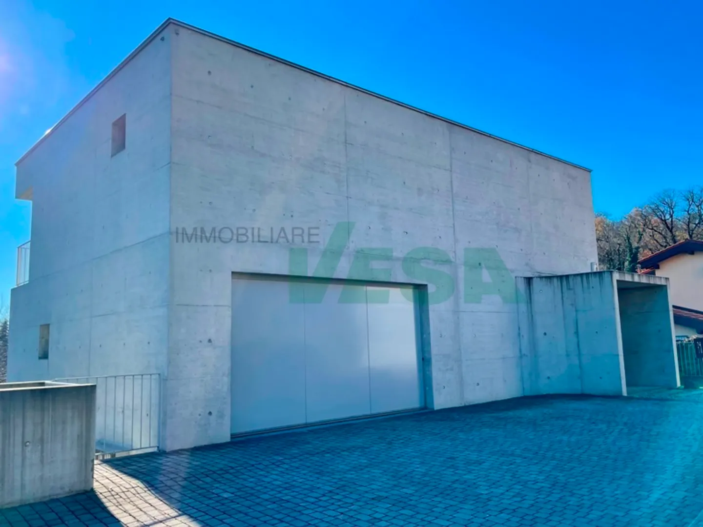 Moderna, elegante e luminosa villa con piscina e bella vista aperta - Foto 12 von 13