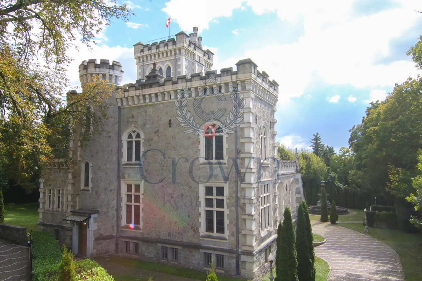 Castle Life at Your Fingertips! - Photo 5 of 13