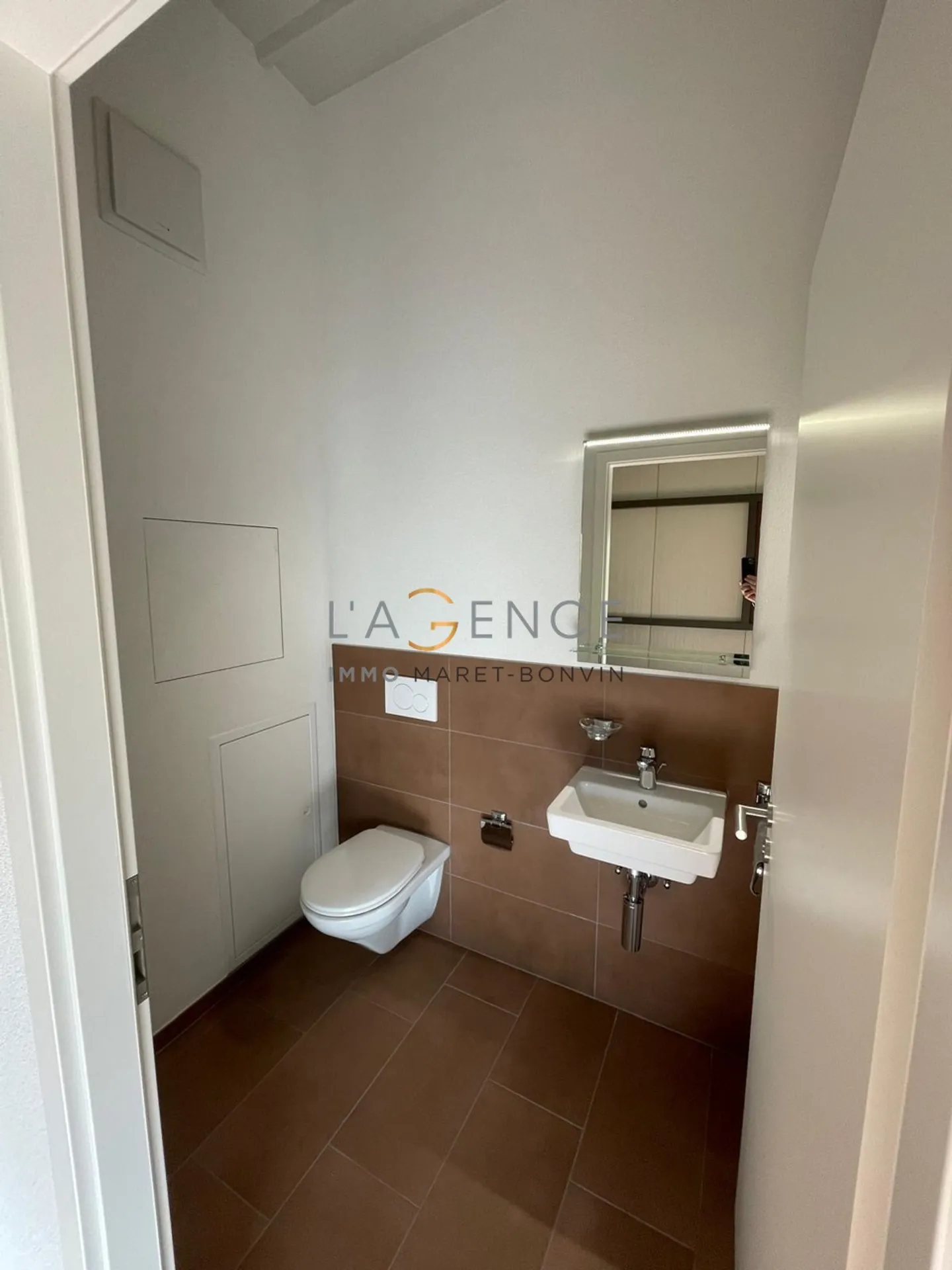 Local commercial de 50 m² idéalement situé à Savièse - Foto 6 di 7