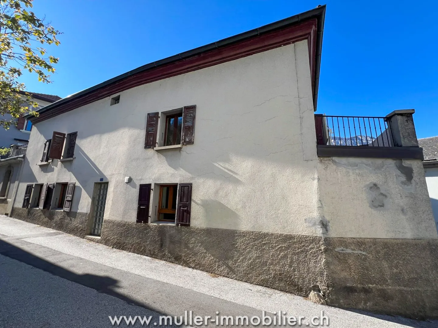 Authentic village house with workshop in the heart of the village - Photo 8 of 13