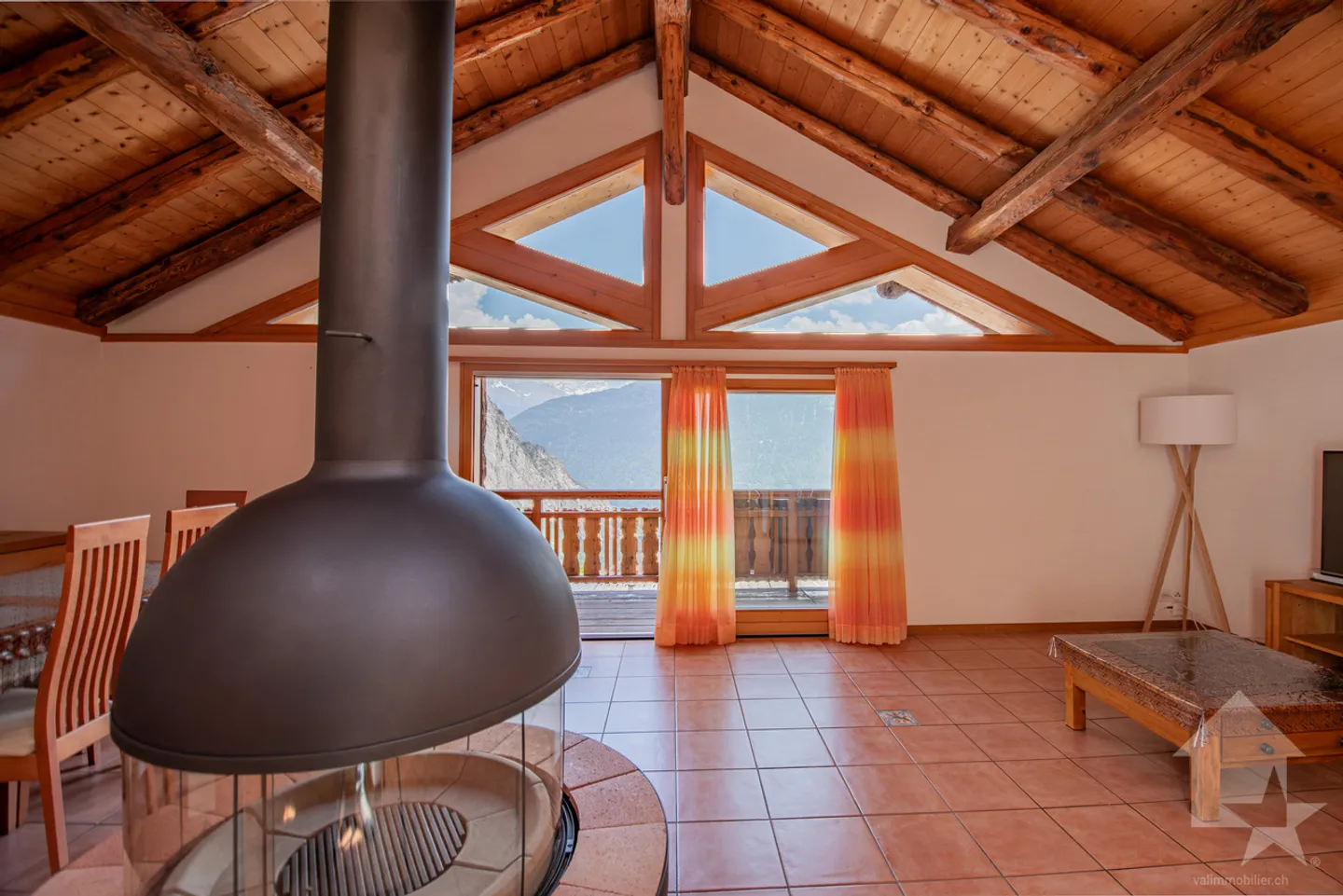 Chalet with Independent Studio - Photo 3 of 13
