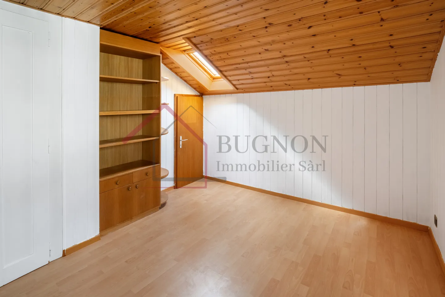 VILLA FAMILIALE AVEC JARDIN ET ENVIRONNEMENT CALME - Photo 5 sur 13