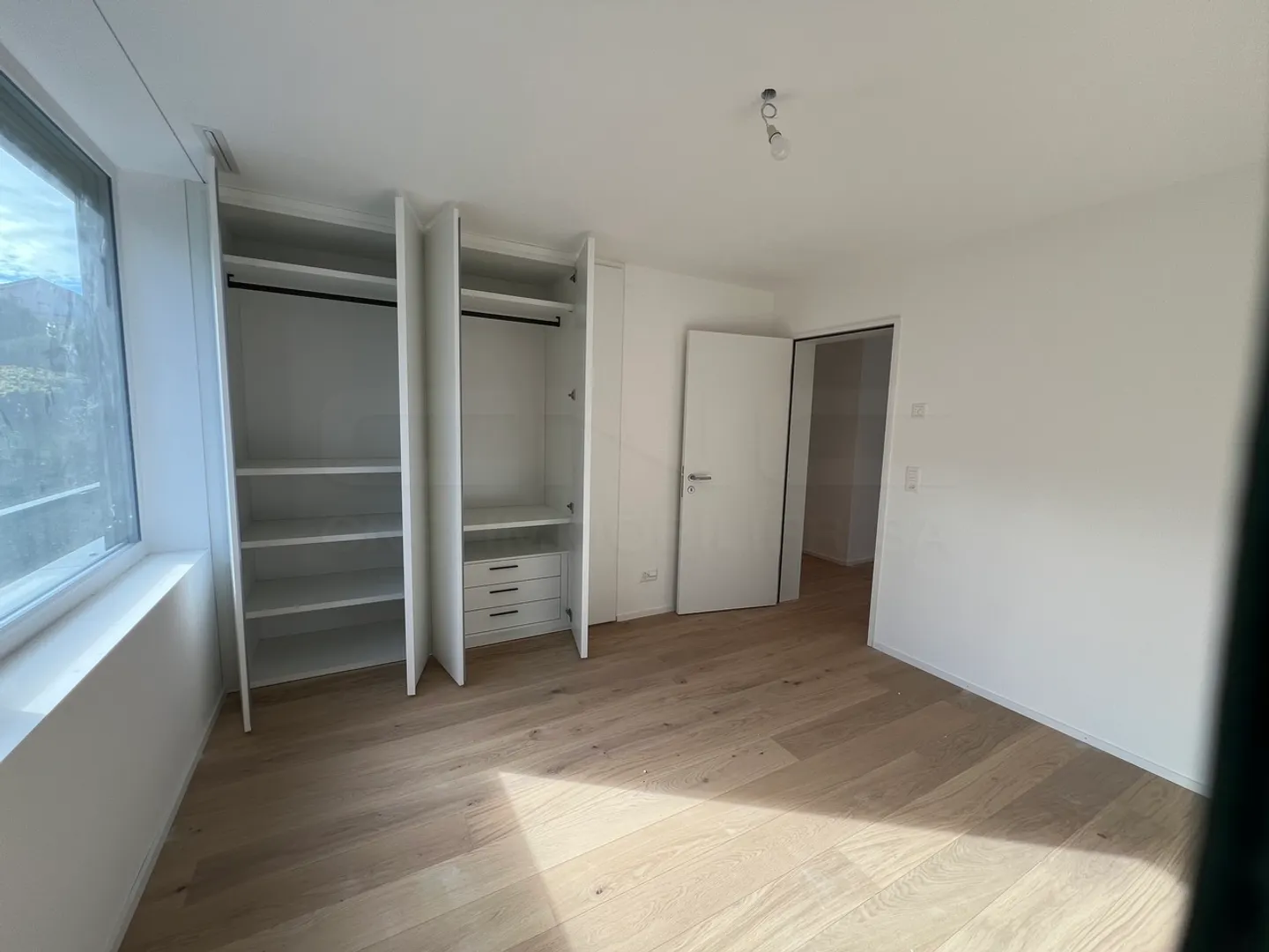 4.5 Room Apartment Architectural Elegance Steps from Downtown - Photo 2 of 6