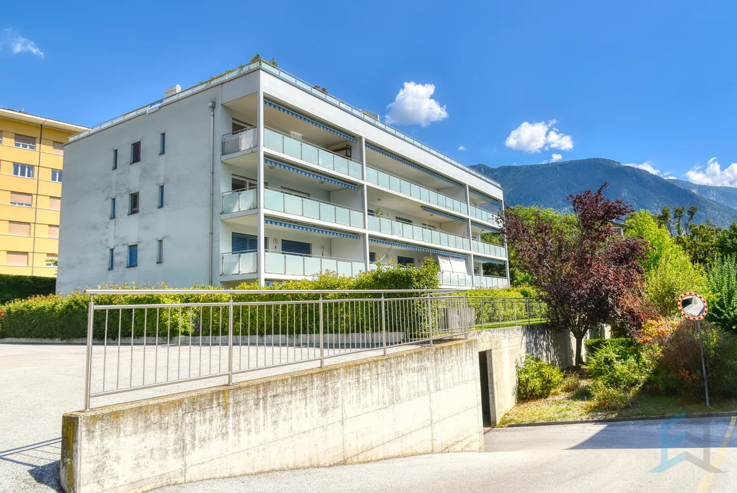 Exclusive 2 ½ room penthouse with spacious panoramic terrace - Photo 10 of 12