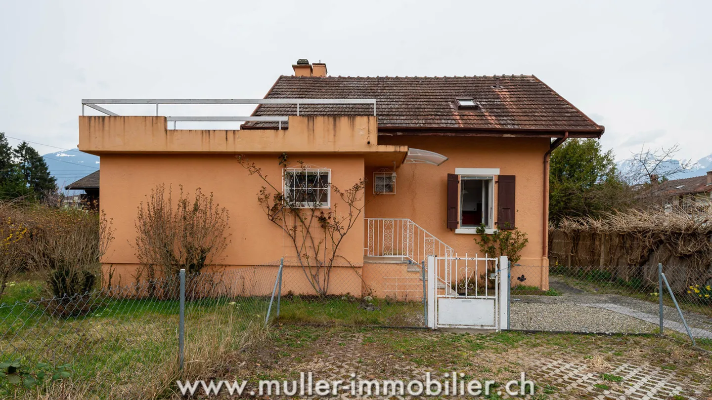 Incantevole villa con giardino nel quartiere Sous-gare ad Aigle - Foto 2 di 13
