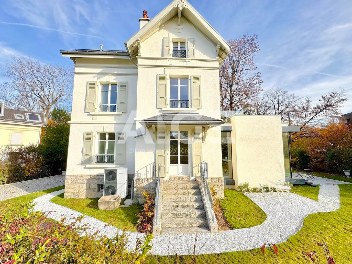 Magnificent character villa fully renovated - Photo 2 of 8