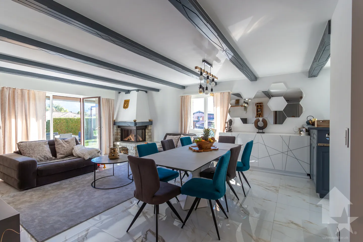 Casa di villaggio ristrutturata con 7,5 stanze, grande giardino e terrazze - Foto 5 di 13