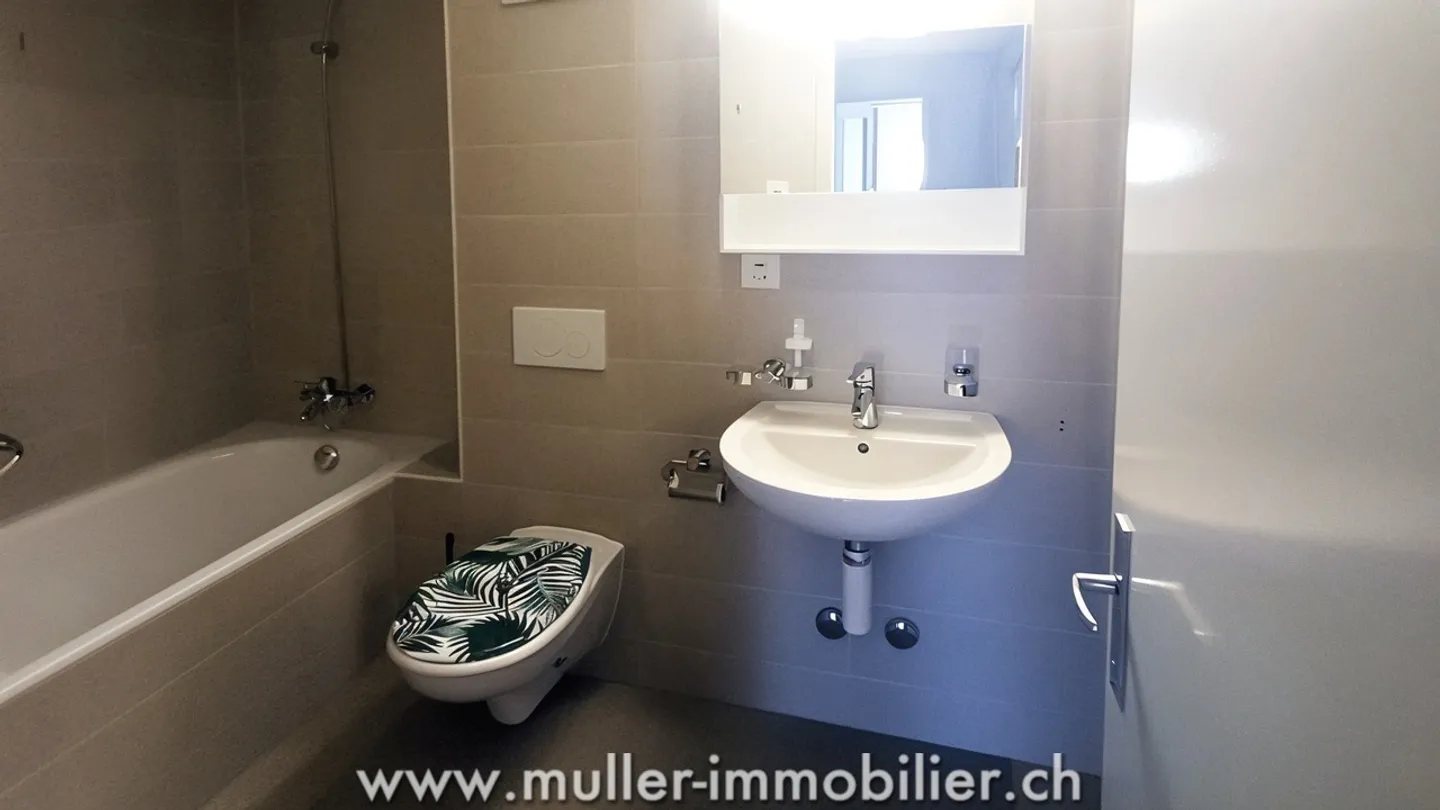 Renovated 3.5-room apartment with balcony in Monthey - Photo 6 of 12