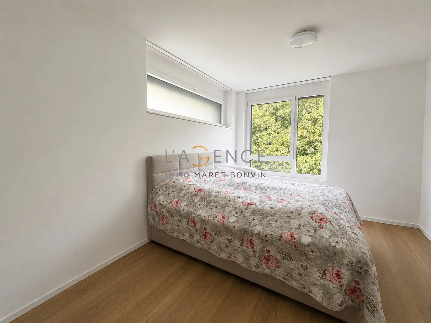 Appartement 3,5 pièces avec grand balcon, piscine et vue sur le lac - Photo 5 sur 8