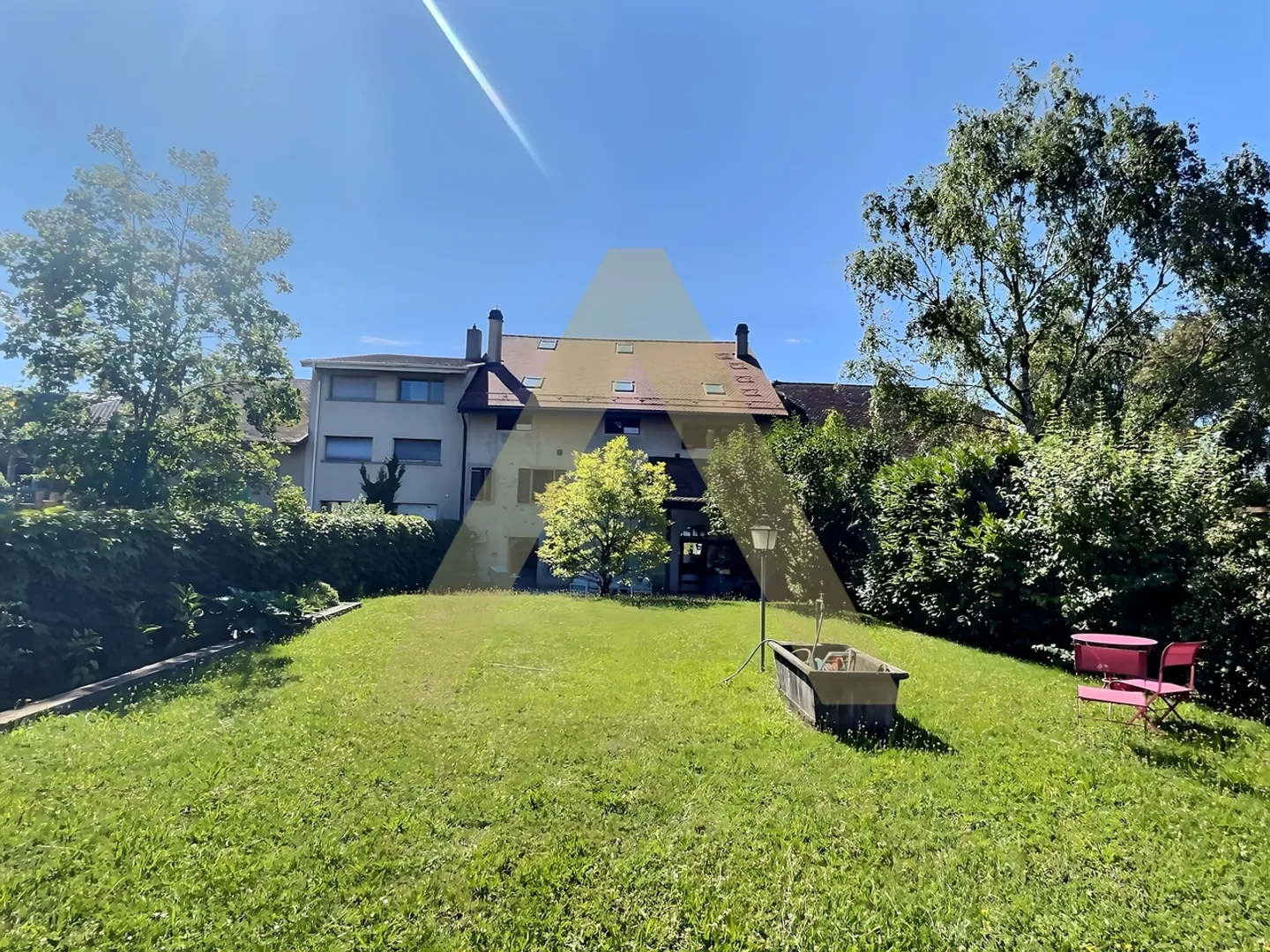 Maison de charme au centre du village - Photo 2 sur 12