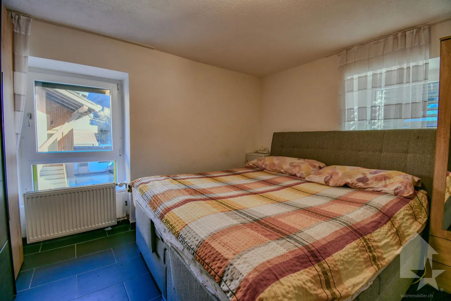 Large family home with adjoining apartment in Dorénaz - Photo 7 of 13