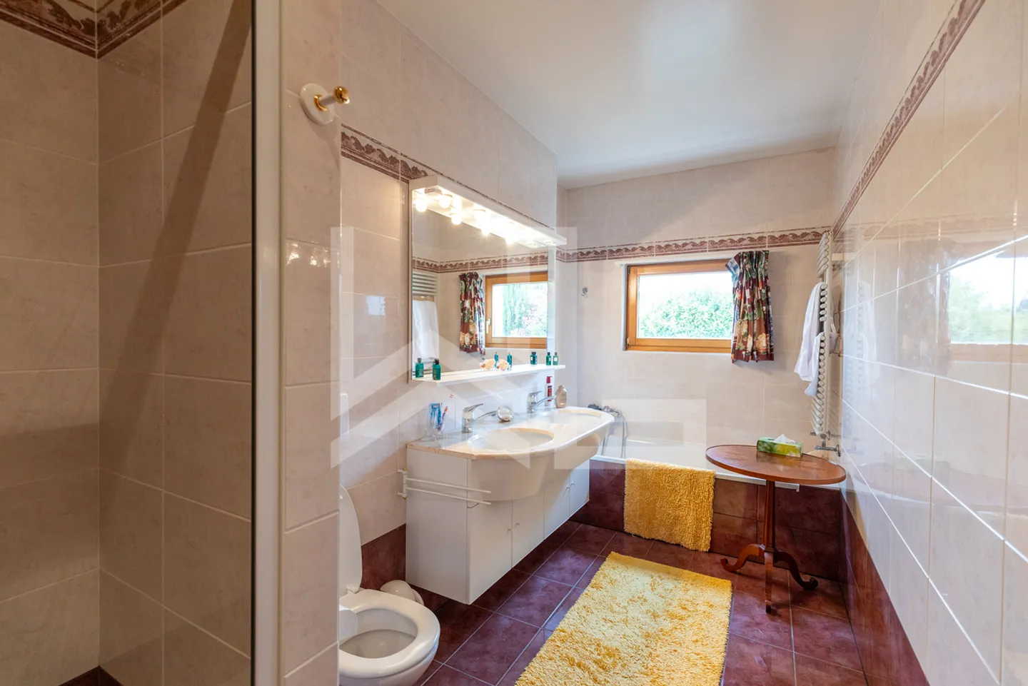 Villa with Stunning Lake View - Photo 13 of 13