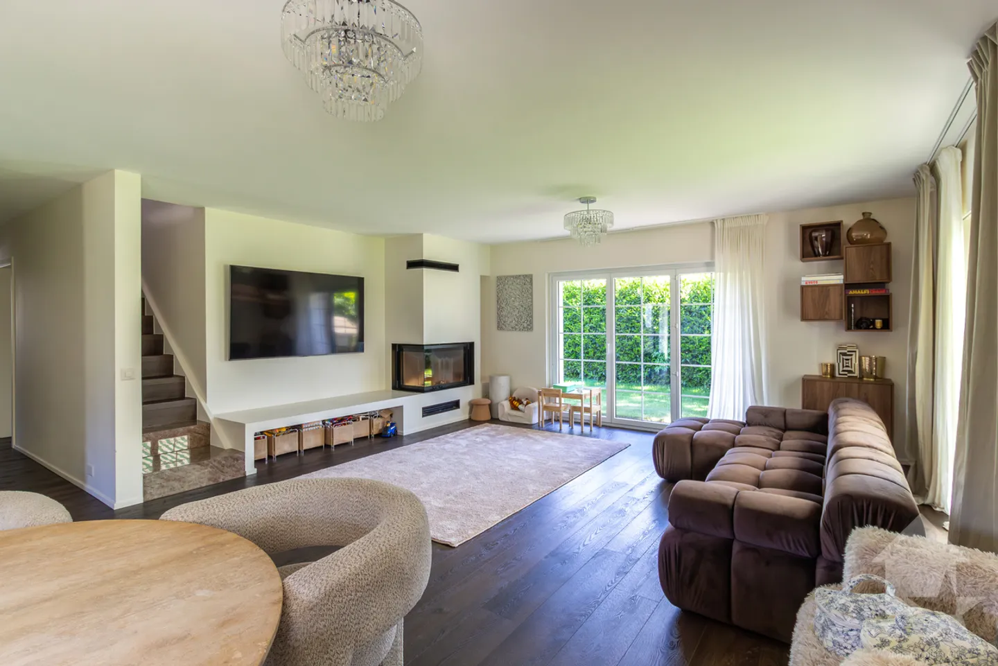 Wunderschöne 6,5-Zimmer-Villa mit Studio und großem Garten - Foto 9 von 13