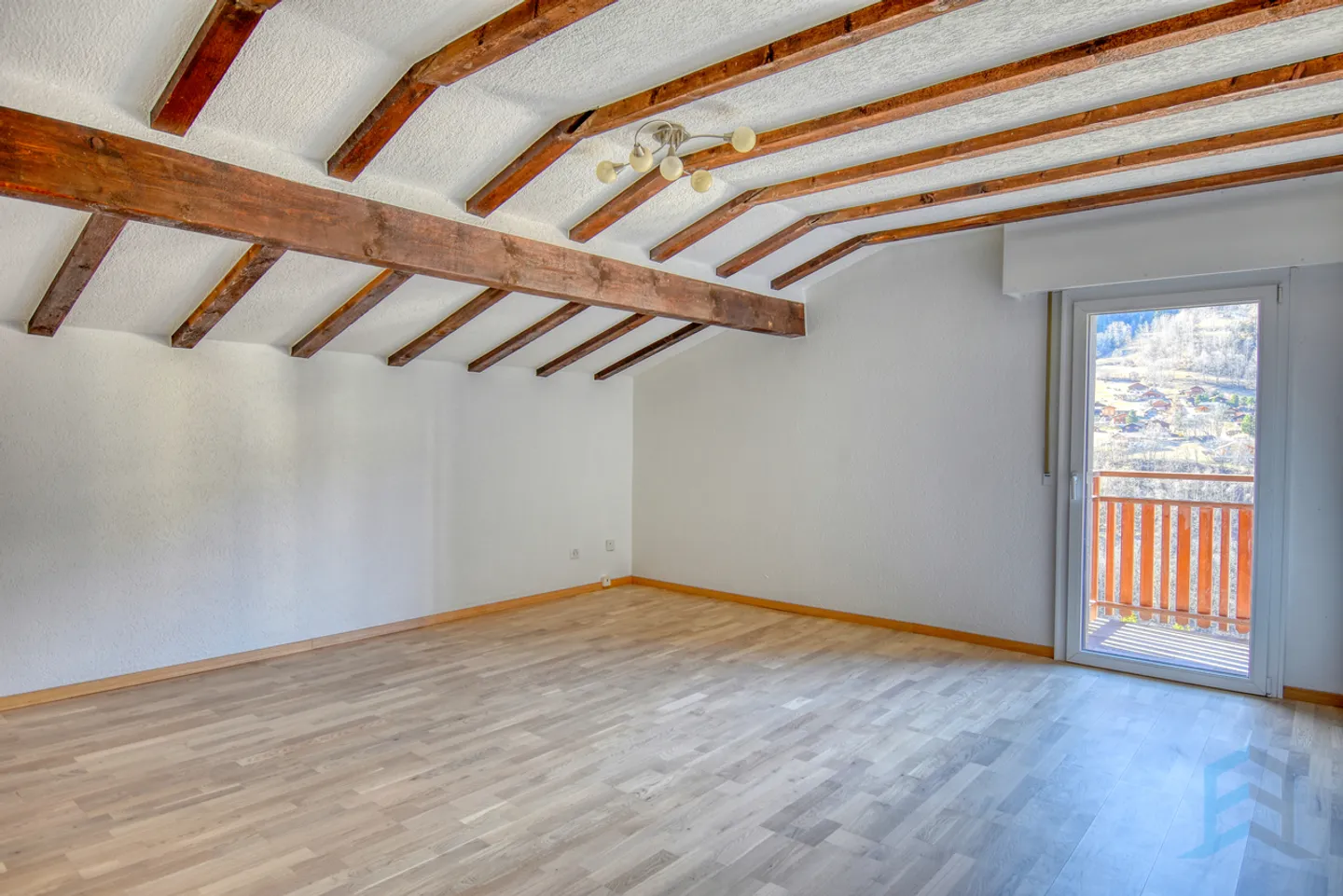 In affitto Bellissimo appartamento ristrutturato di 3½ locali all'ultimo piano - Foto 2 di 13