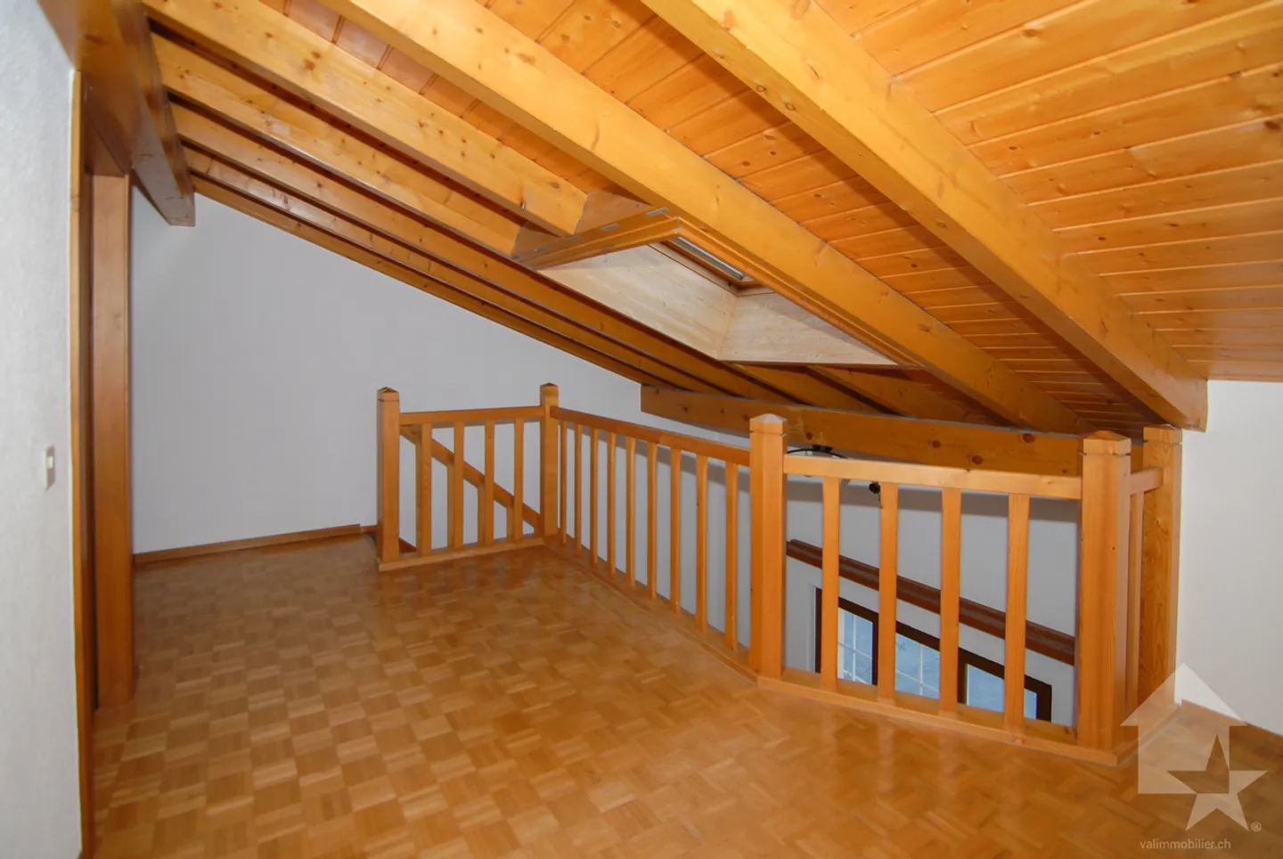 Spacious duplex apartment at the Bains de Saillon - Photo 4 of 13